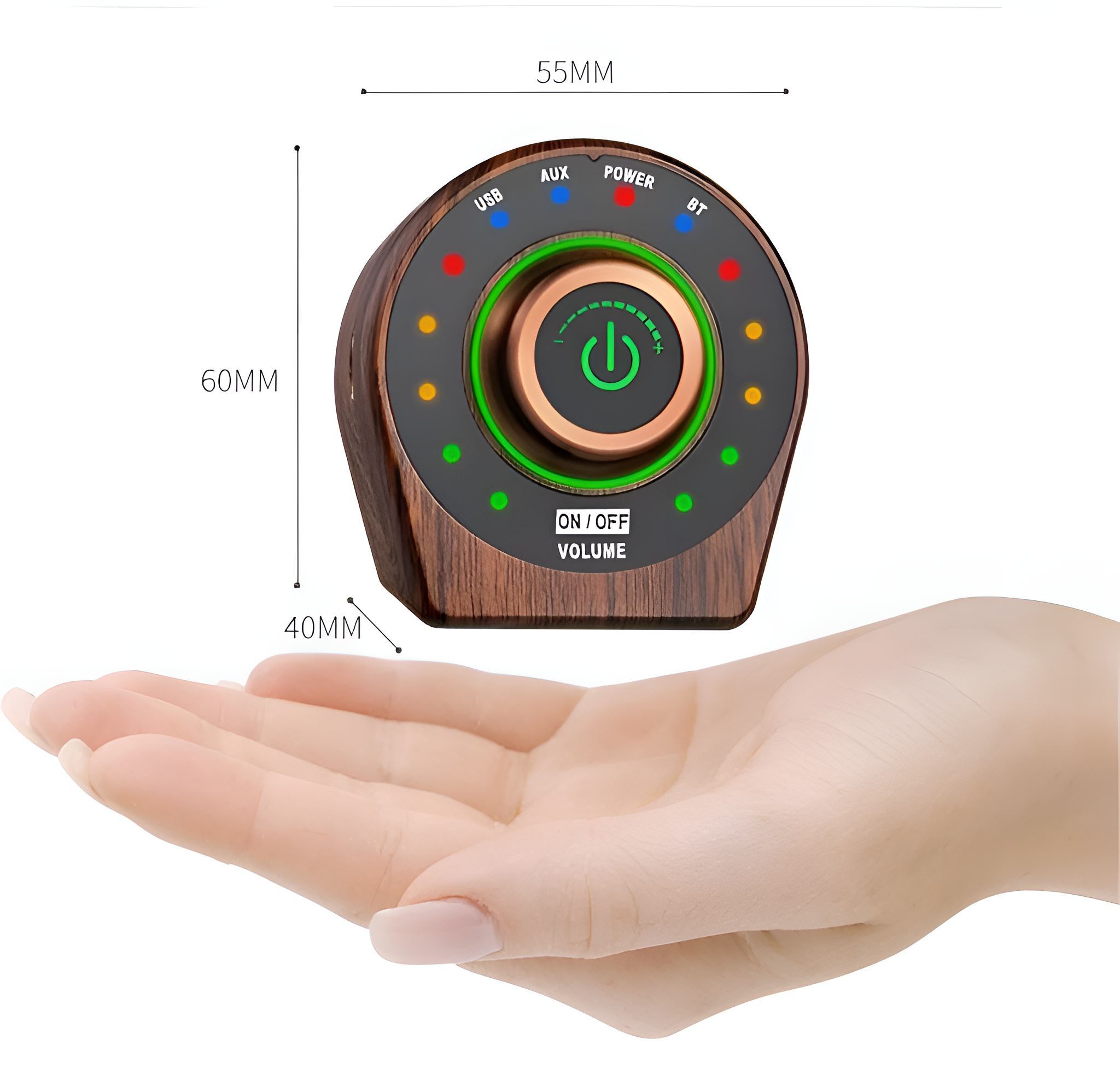 Ein kleiner Holz-Lautsprecher mit großem Lautstärkeknopf, auf einer Hand. Die Maße sind gezeigt.
