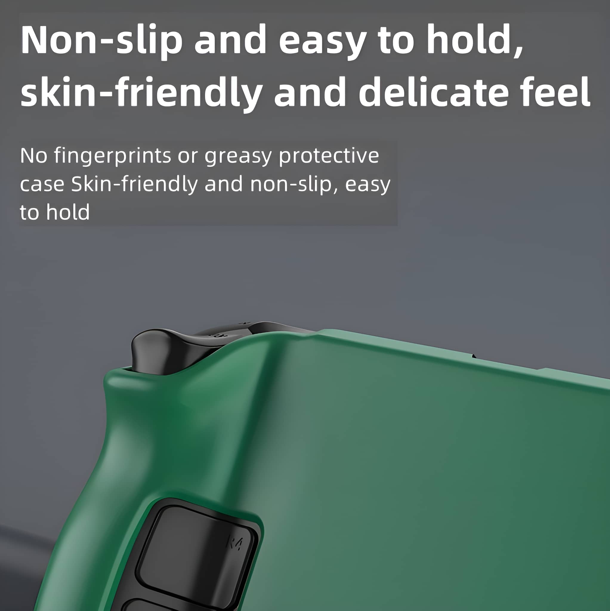Grüne Gaming-Controller-Hülle mit Text auf grauem Hintergrund. Nahaufnahme.