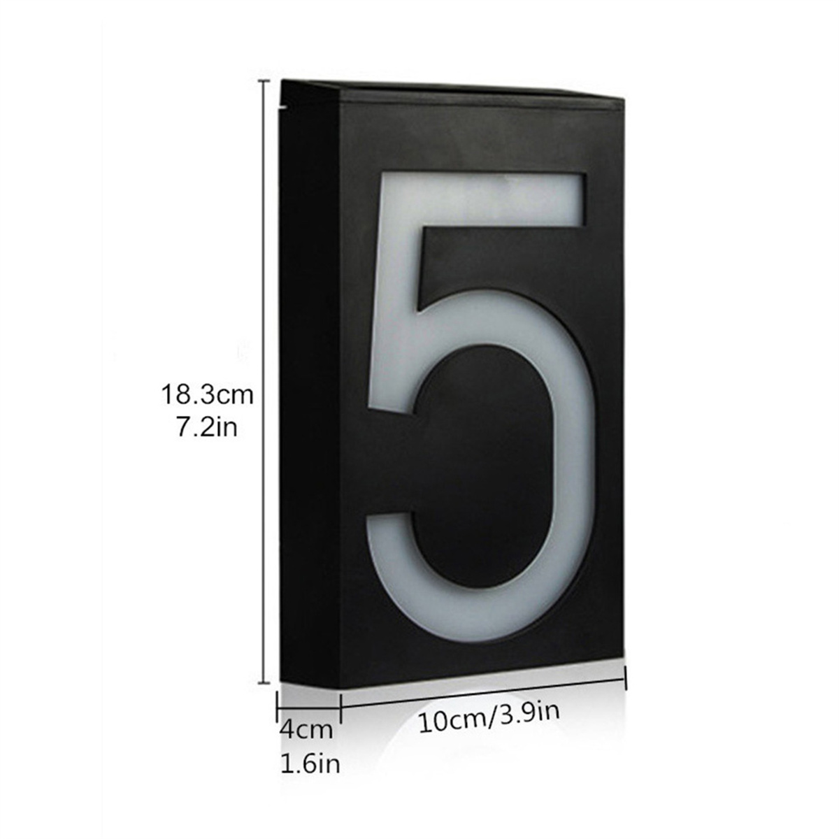 Eine schwarze Hausnummer '5' mit weißem, beleuchtetem Umriss auf weißem Hintergrund. Abmessungen sind angegeben.
