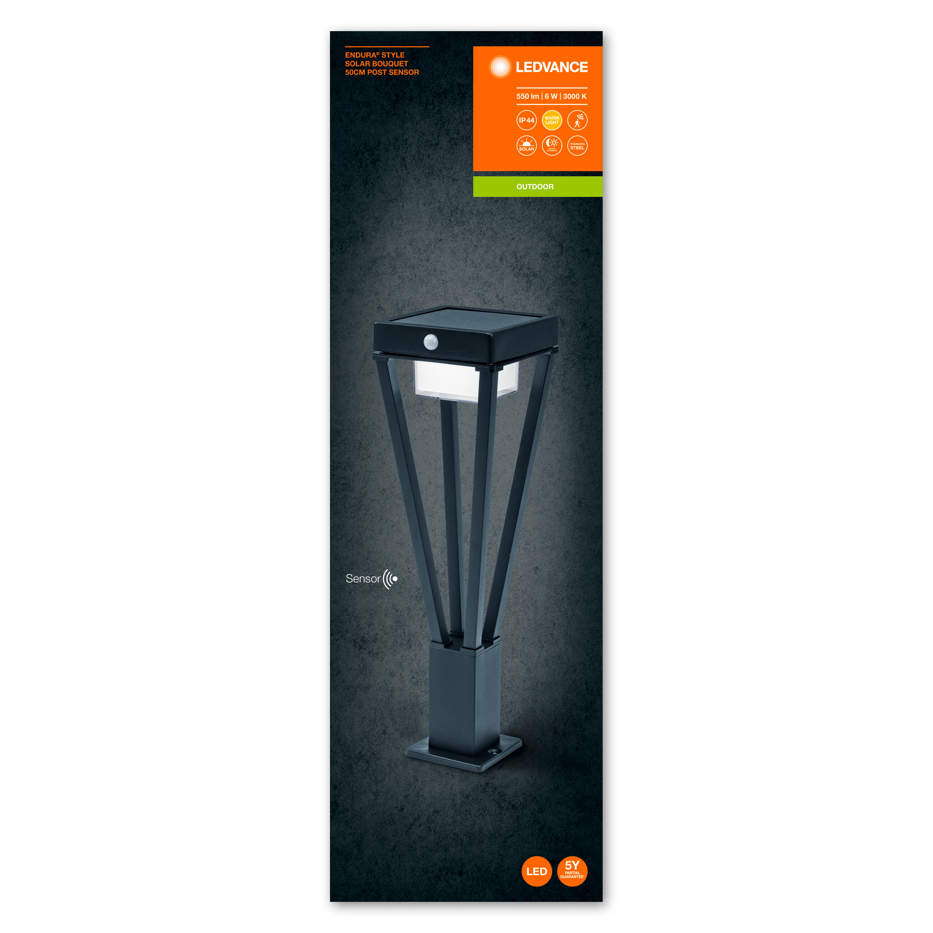 Schwarze Solar-Gartenleuchte mit einer Box. Hat einen Sensor und ist für den Außenbereich geeignet.