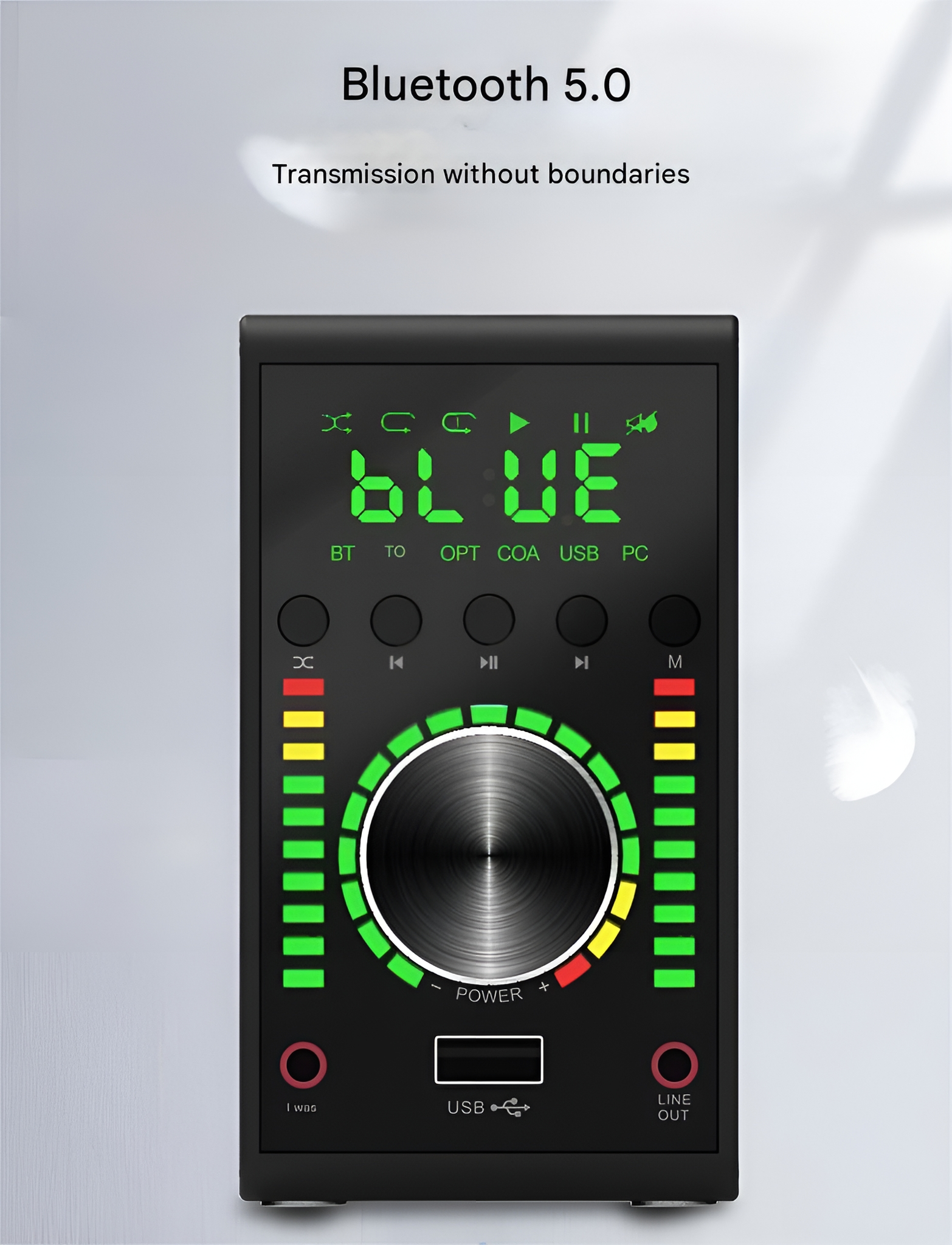 Schwarzes Audiogerät mit blauem Display und verschiedenen Tasten, auf weißem Hintergrund.