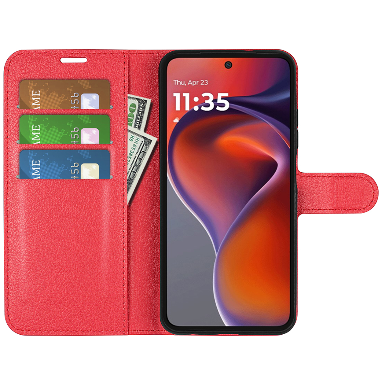 Rode telefoonhoes met kaarten, geld en een telefoon die de tijd toont.