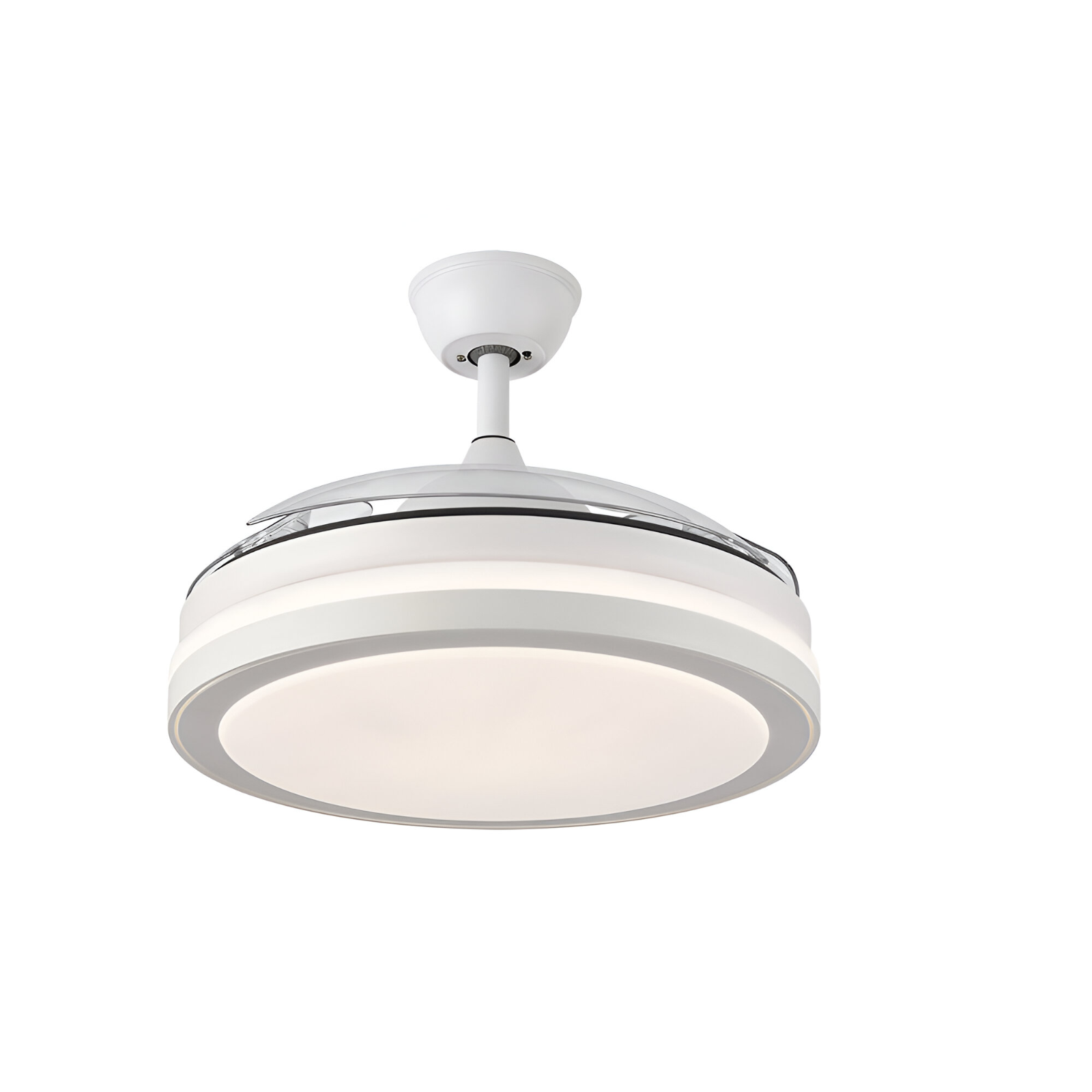 Ventilatore da soffitto bianco con luce LED. Design circolare. Sfondo bianco.