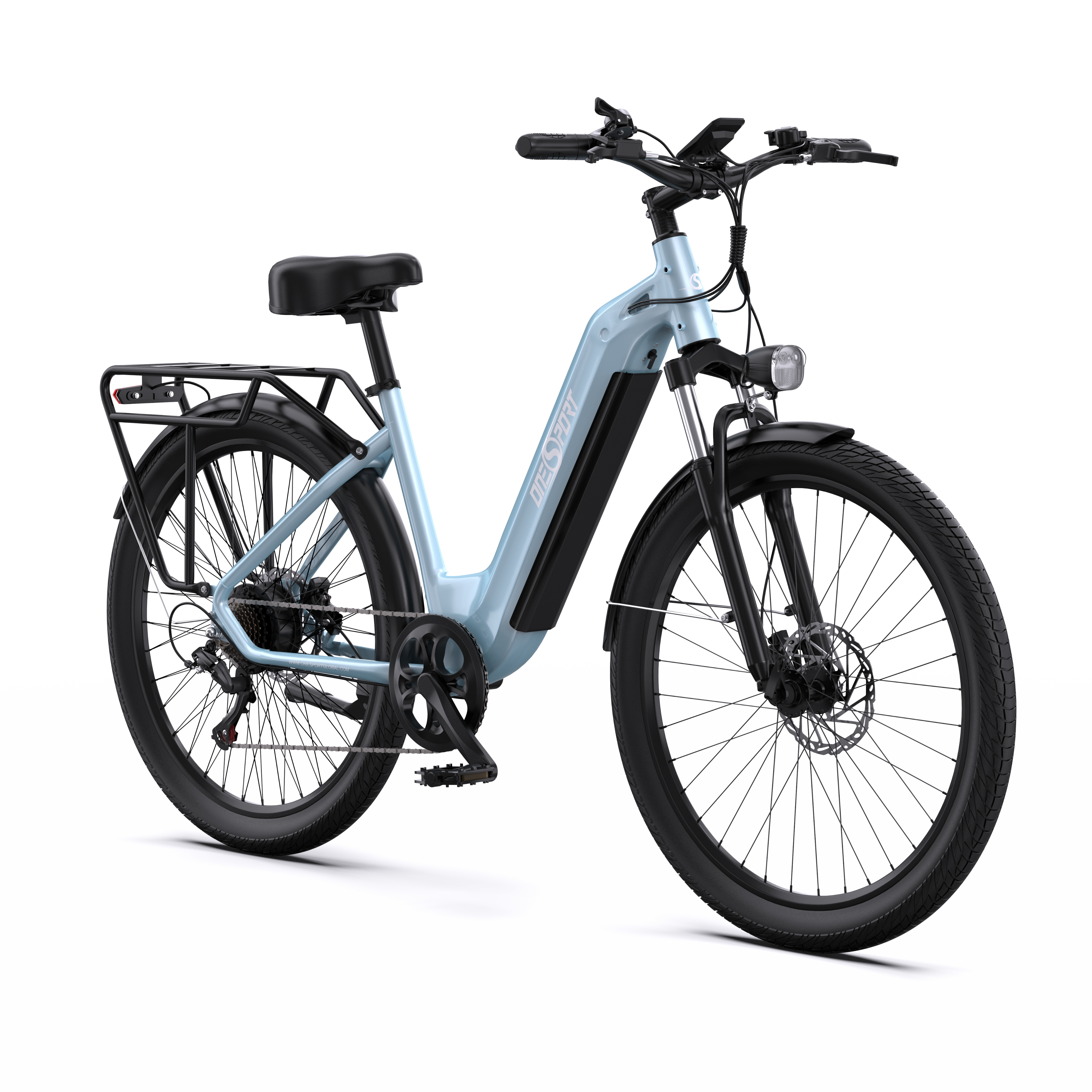 Ein hellblaues Elektrofahrrad mit schwarzen Reifen. Das Fahrrad steht auf weißem Hintergrund.