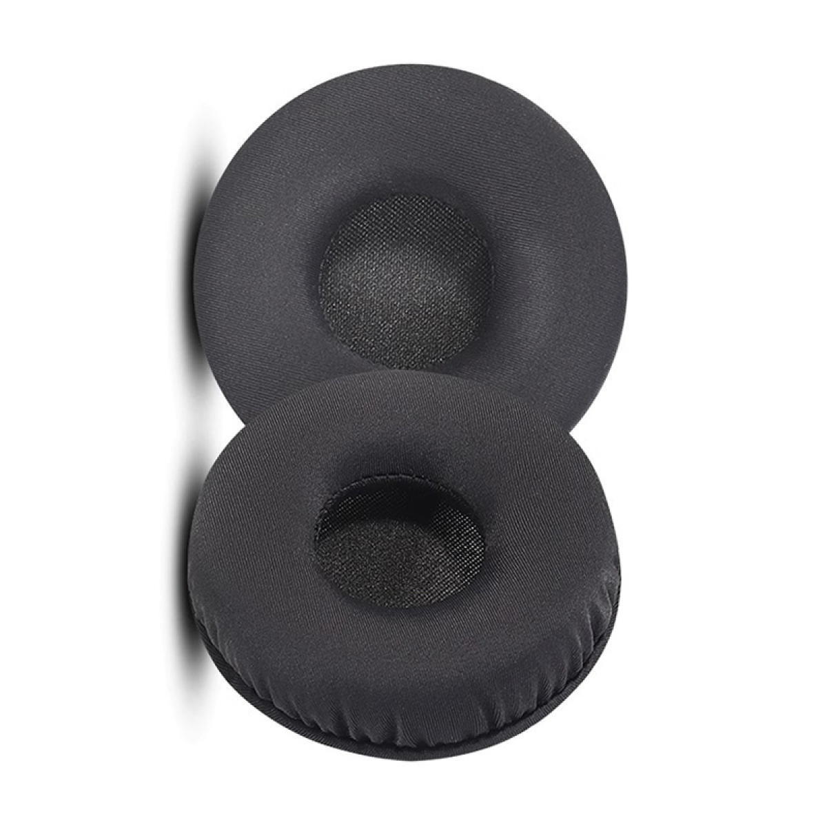 Dwie czarne, okrągłe nauszniki na białym tle. Górny jest większy. Dolny ma siatkowy środek.