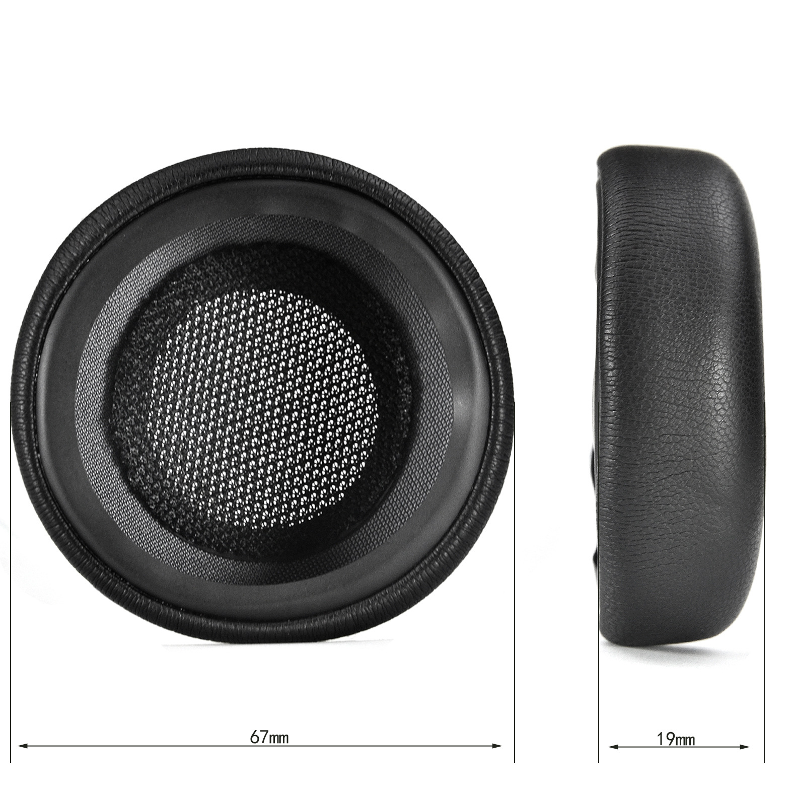 Dwie czarne poduszki nauszne do słuchawek. Jedna pokazuje wewnętrzną siatkę, a druga profil boczny.