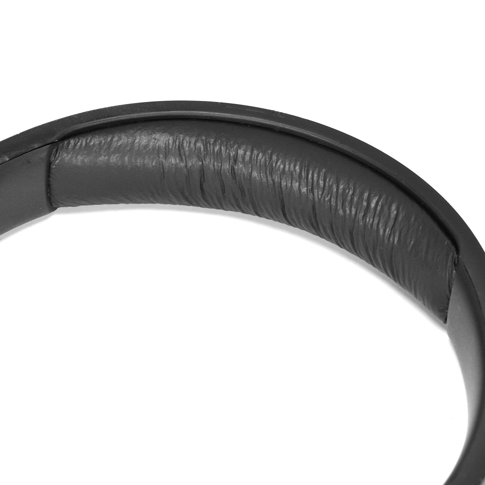 Zbliżenie czarnego pałąka słuchawek.