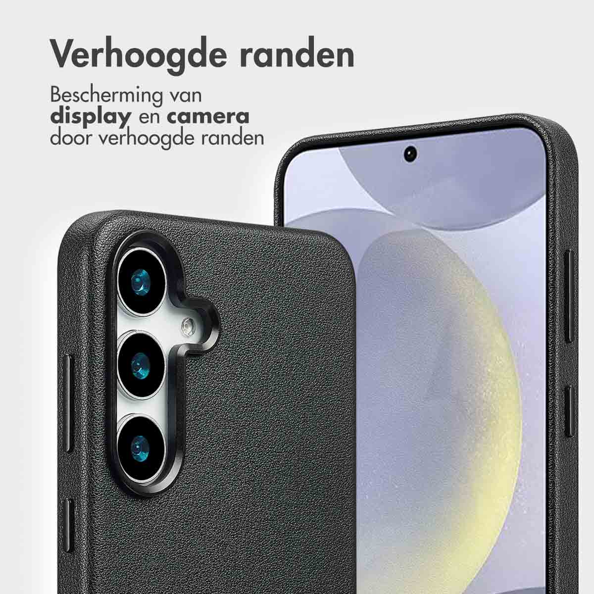 Een zwarte telefoonhoes, focus op het camera-gebied. Het scherm van de telefoon is zichtbaar, met verhoogde randen.