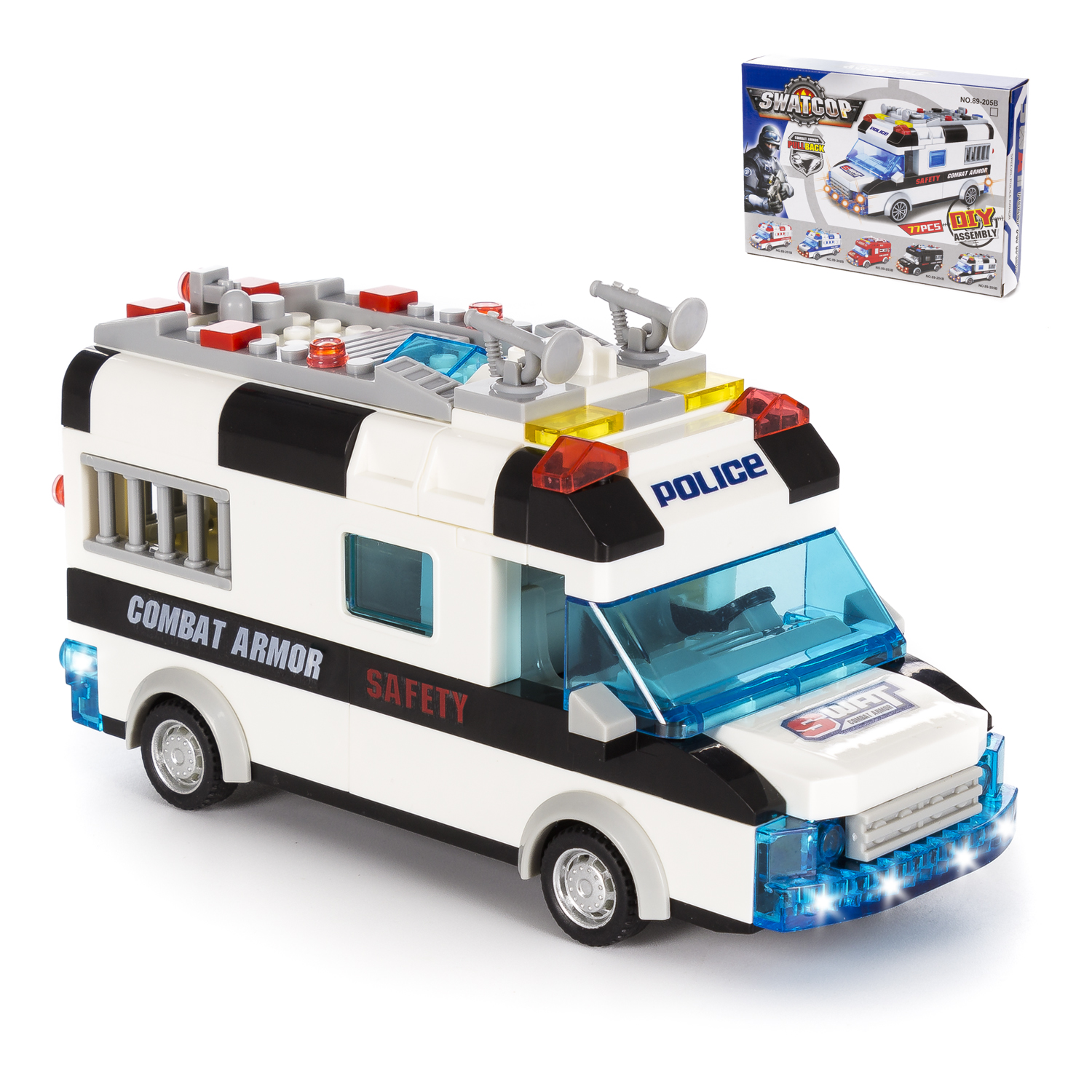 Un furgone della polizia giocattolo bianco e nero, con luci rosse e blu, e una scatola di giocattoli.