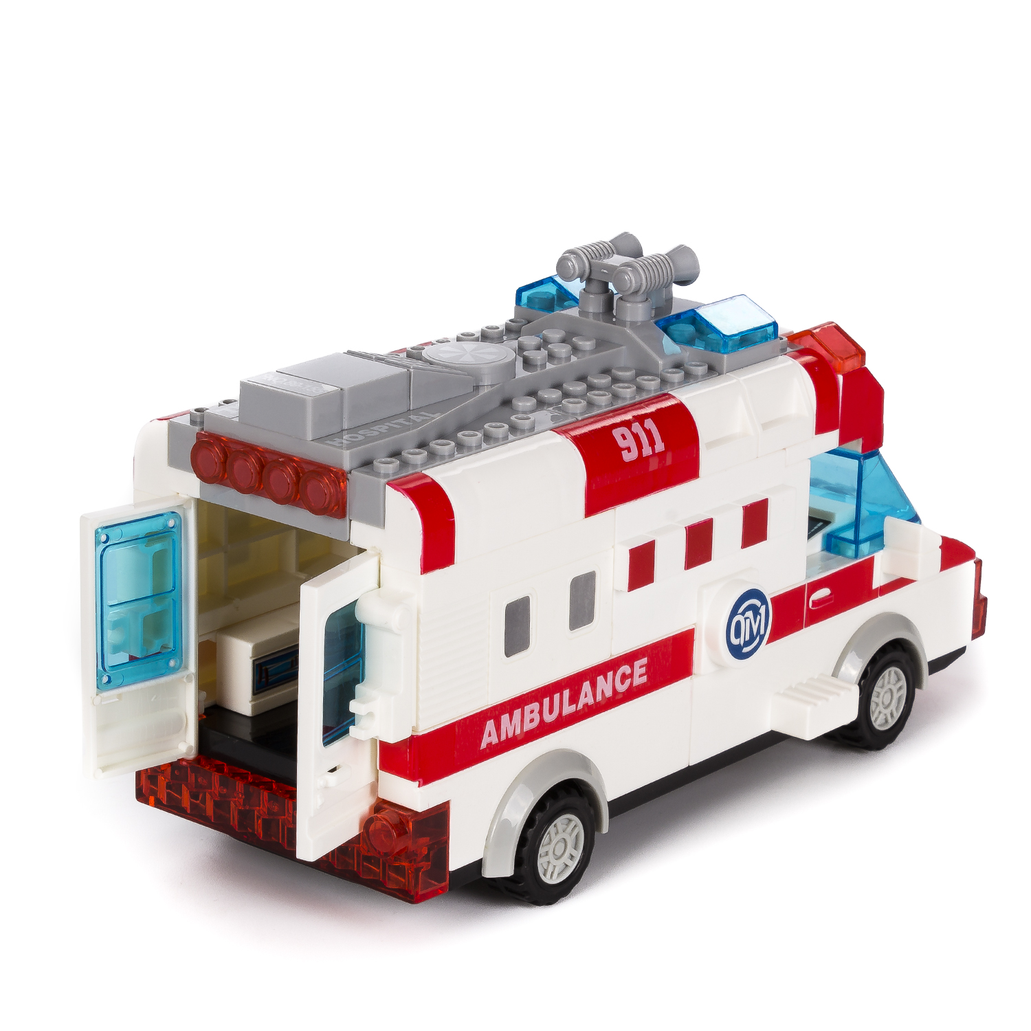 Ambulanza giocattolo, bianca e rossa, porte aperte, sfondo bianco.