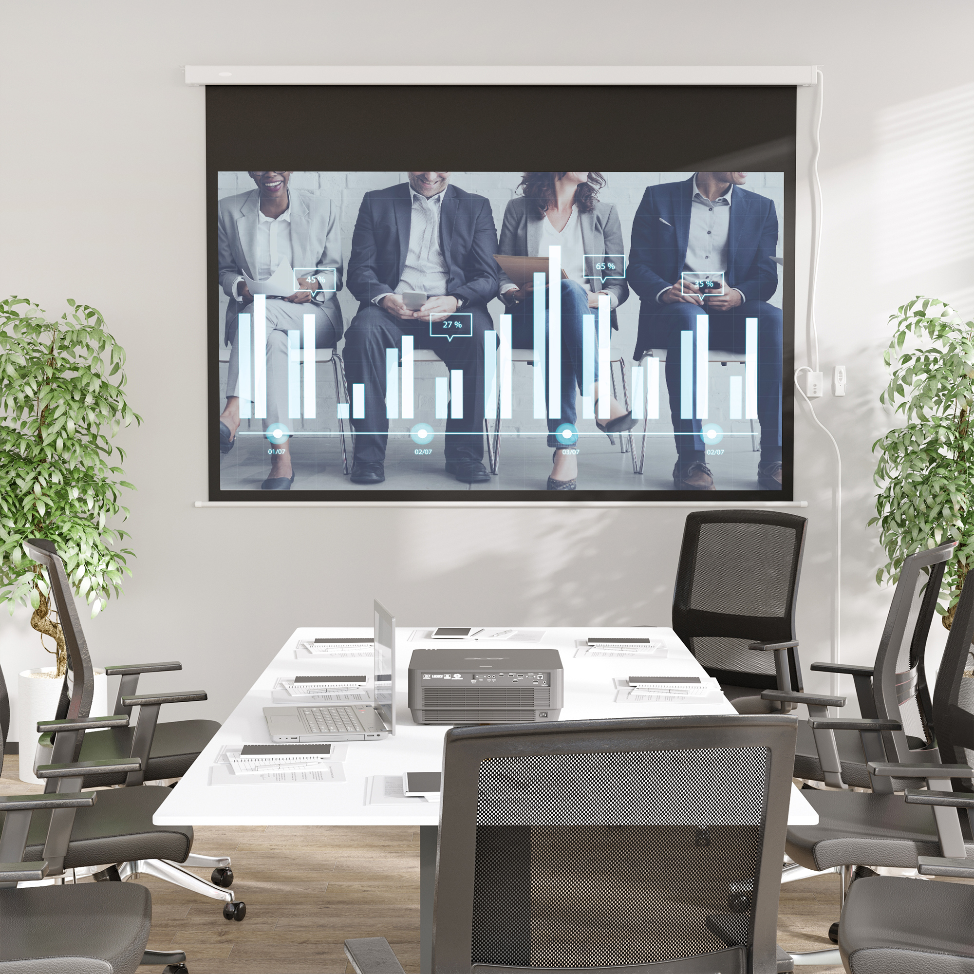 Sala riunioni con schermo che mostra dati, proiettore e sedie da ufficio.