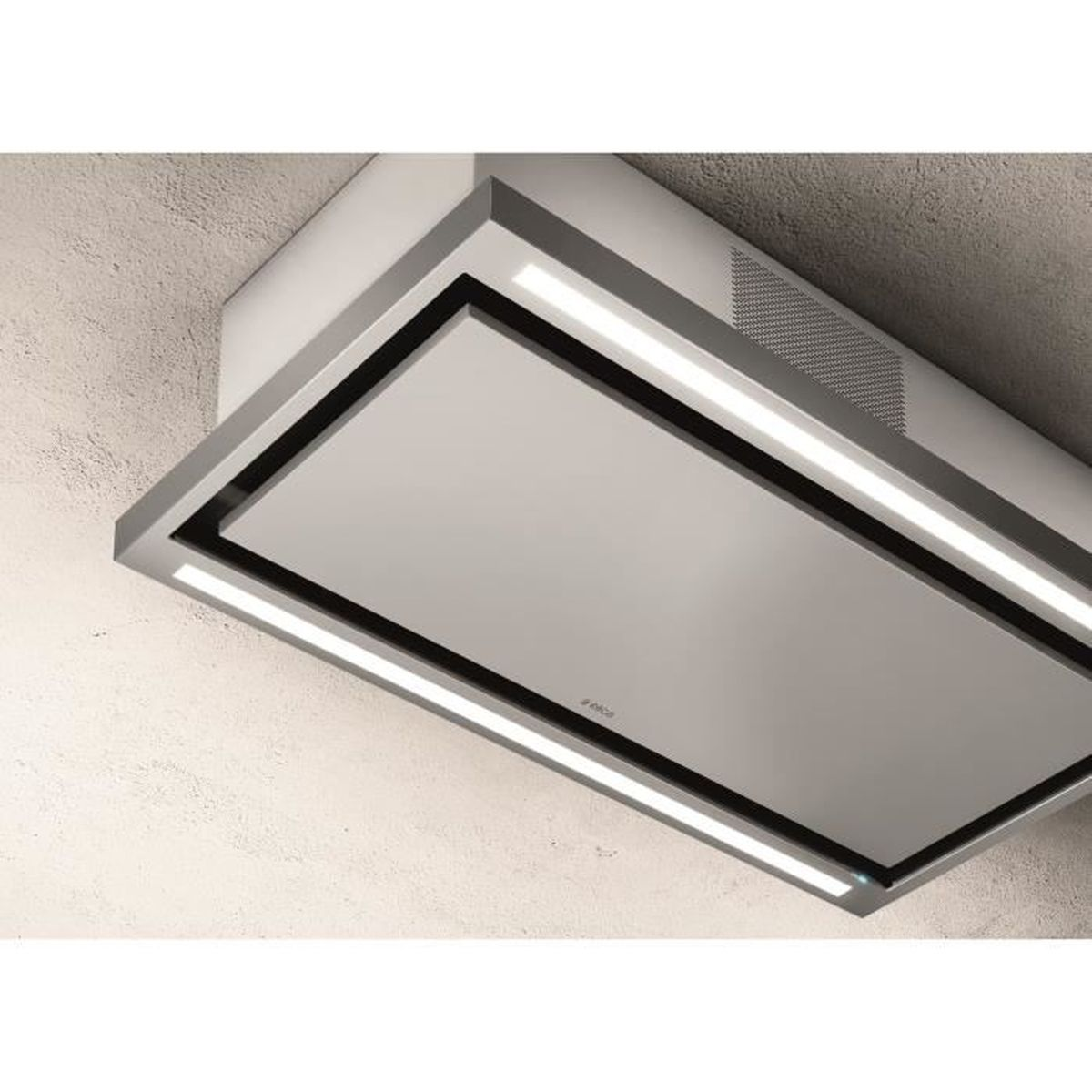 Una cappa da cucina bianca con luci a LED, montata su un soffitto bianco.