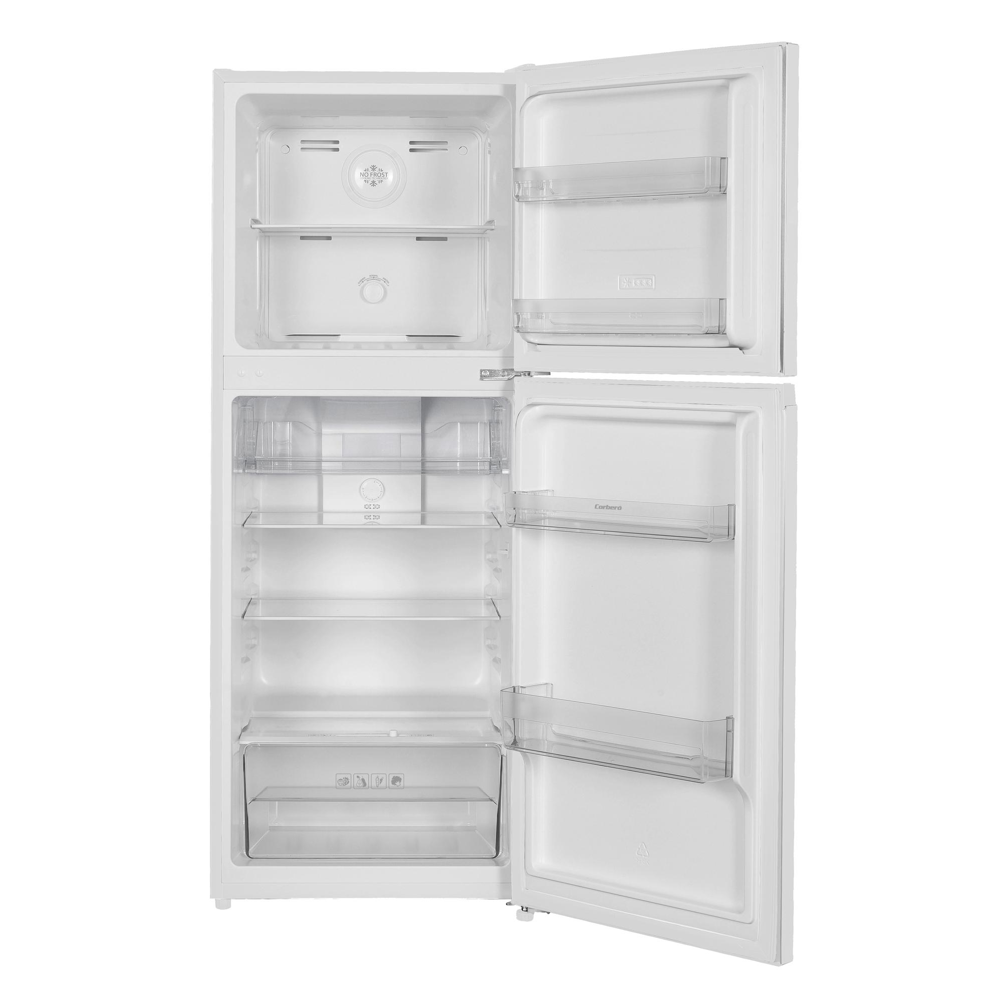 Refrigerador blanco con puertas abiertas, mostrando estantes y compartimentos. Limpio y vacío.
