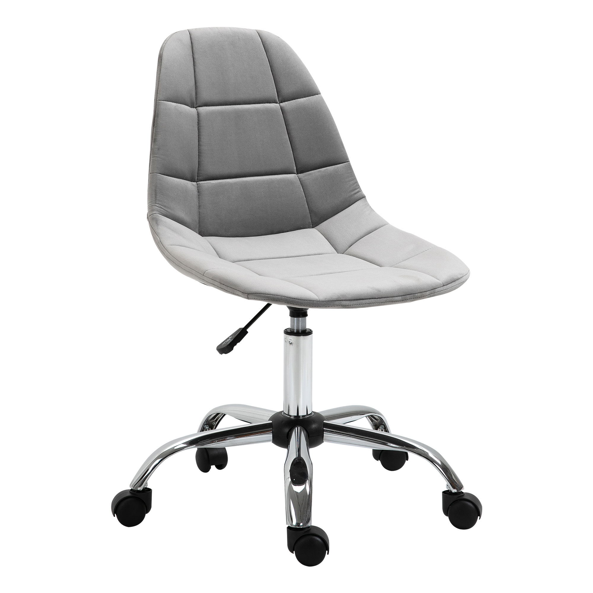 Una sedia da ufficio grigia con base cromata. Il sedile e lo schienale hanno un design trapuntato.