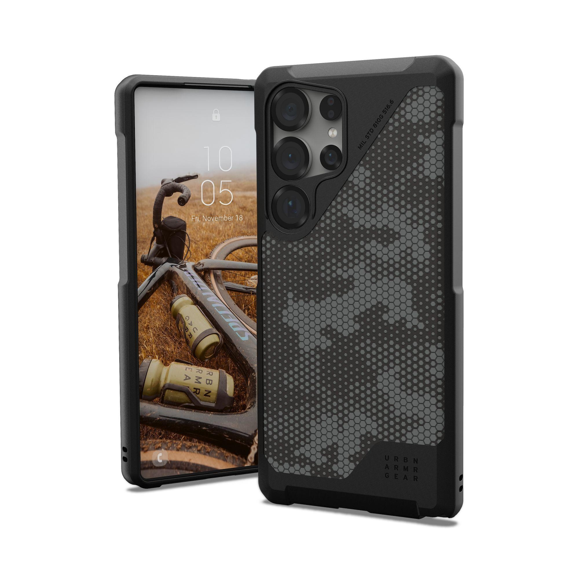 Handyhülle, schwarz-graues Camouflage-Design, mit Telefon, das einen gesperrten Bildschirm anzeigt. Schwarzer Rahmen.