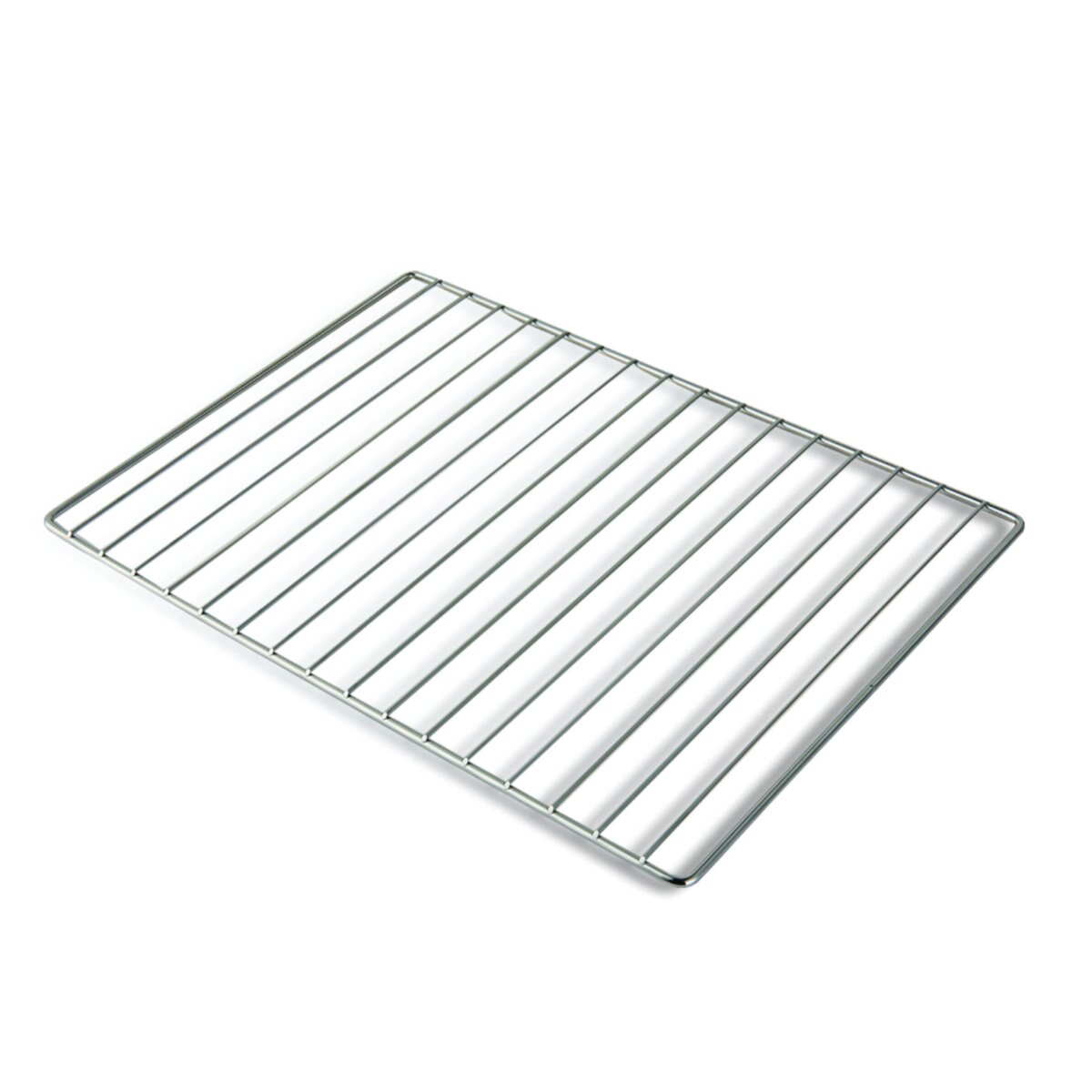 Una rejilla de horno metálica plateada sobre fondo blanco, ligeramente inclinada, con barras paralelas visibles.