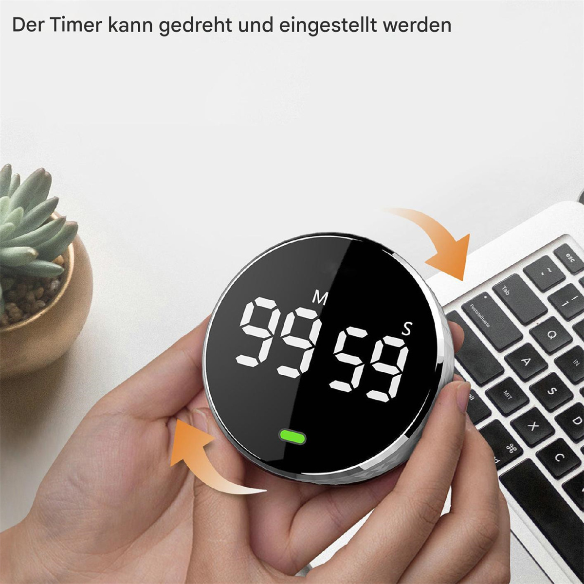 Ein Timer mit digitaler Anzeige 99:59, mit Händen, die ihn berühren, und einem Laptop in der Nähe.