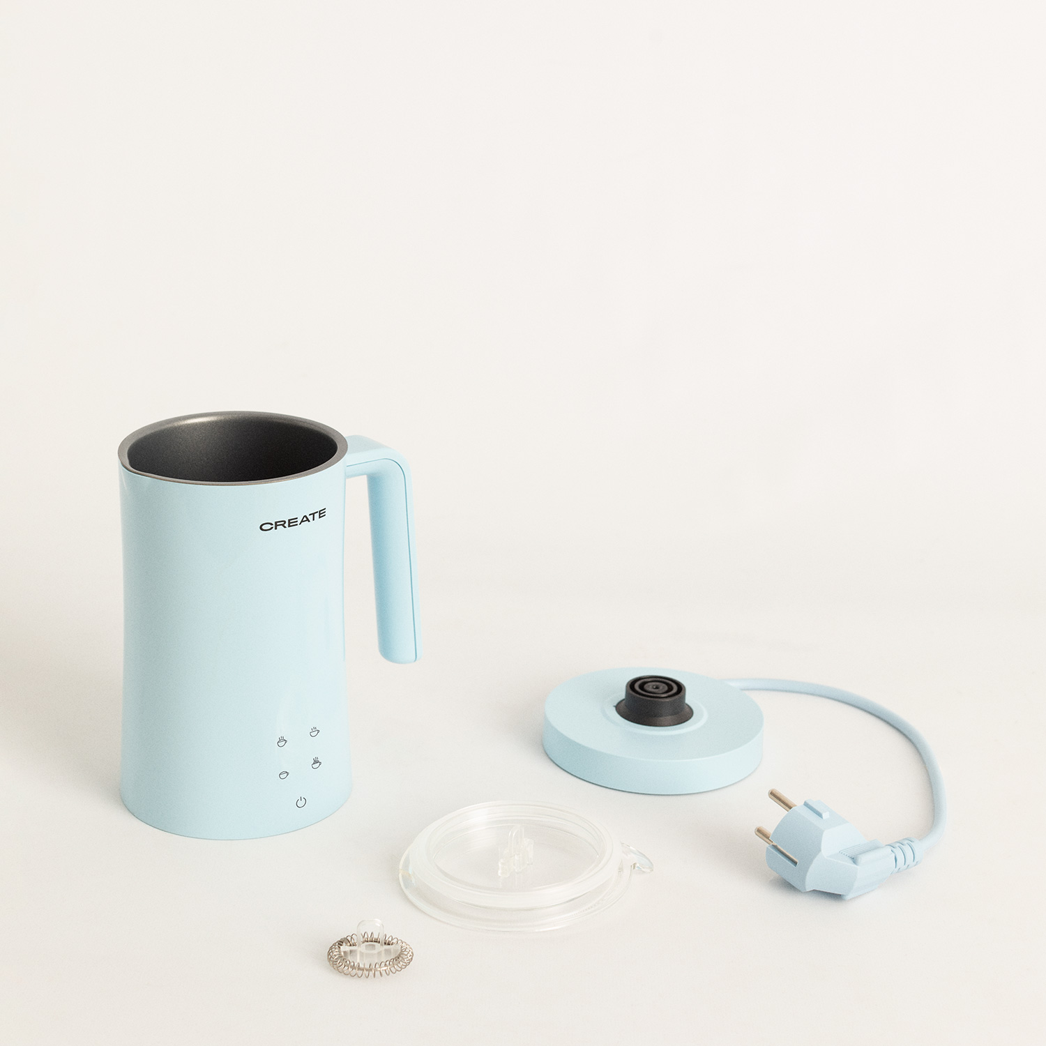 Un espumador de leche eléctrico azul claro y sus partes, incluyendo base, tapa y cable de alimentación.