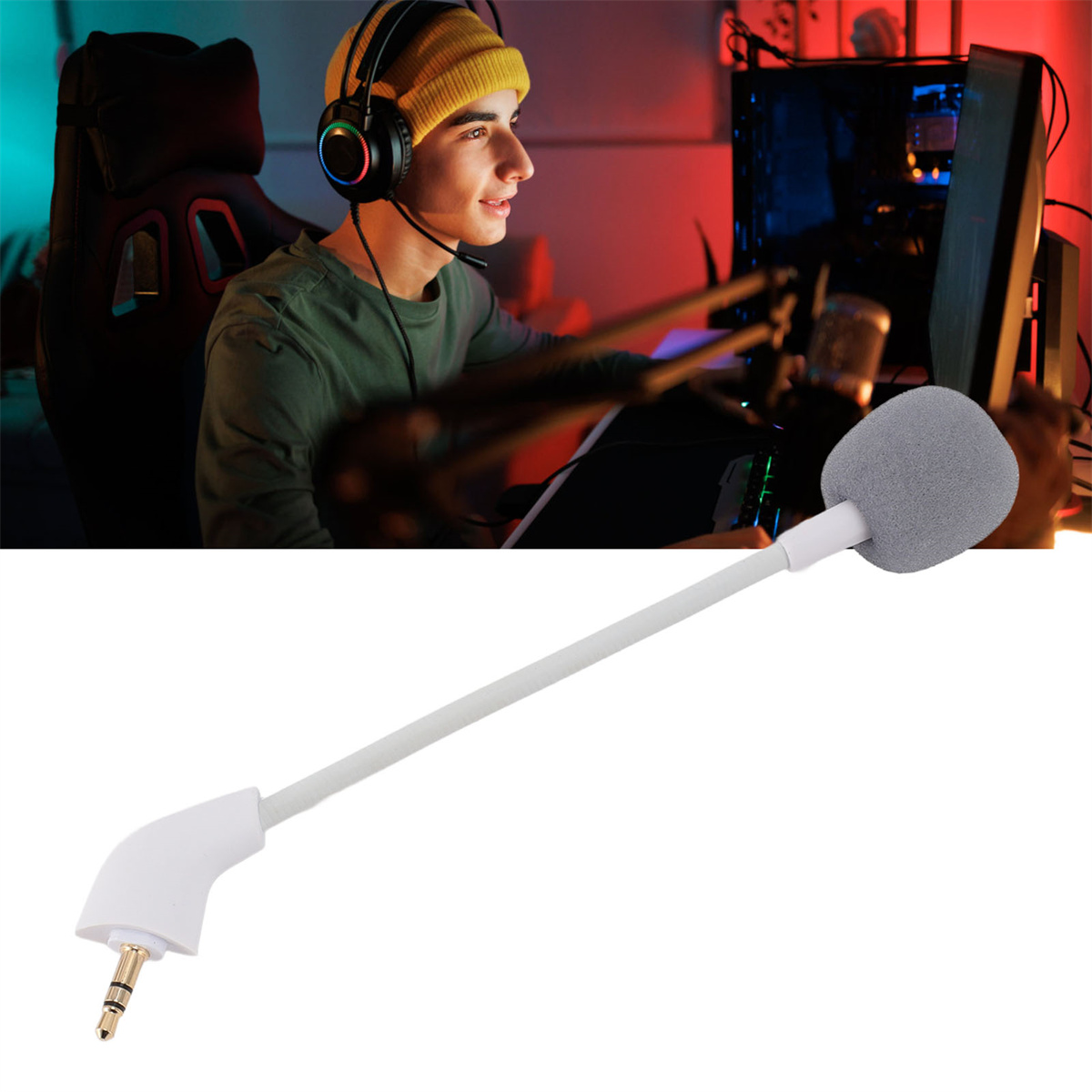 Gamer mit Headset, Mikrofon und Monitor. Mikrofon im Vordergrund.