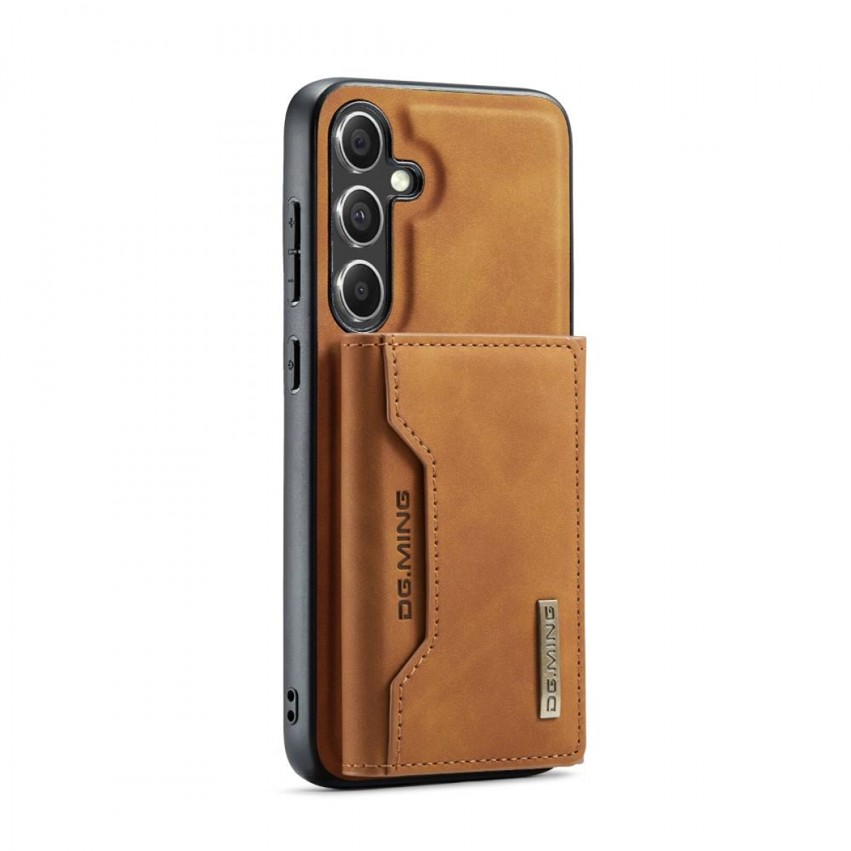 Braune Handyhülle mit Kartenhalter. Das Telefon hat drei Kameras. Weißer Hintergrund.