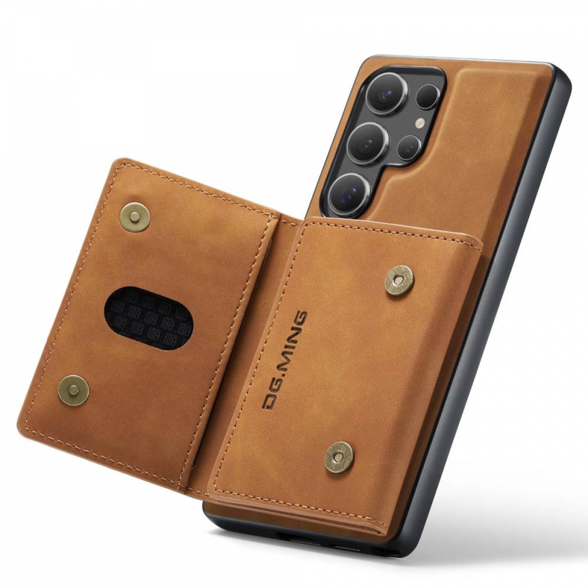 Braune Handyhülle mit geöffneten Kartenfächern, die ein Telefon zeigen. Markiert mit D.G.MING und Messingbeschlägen.