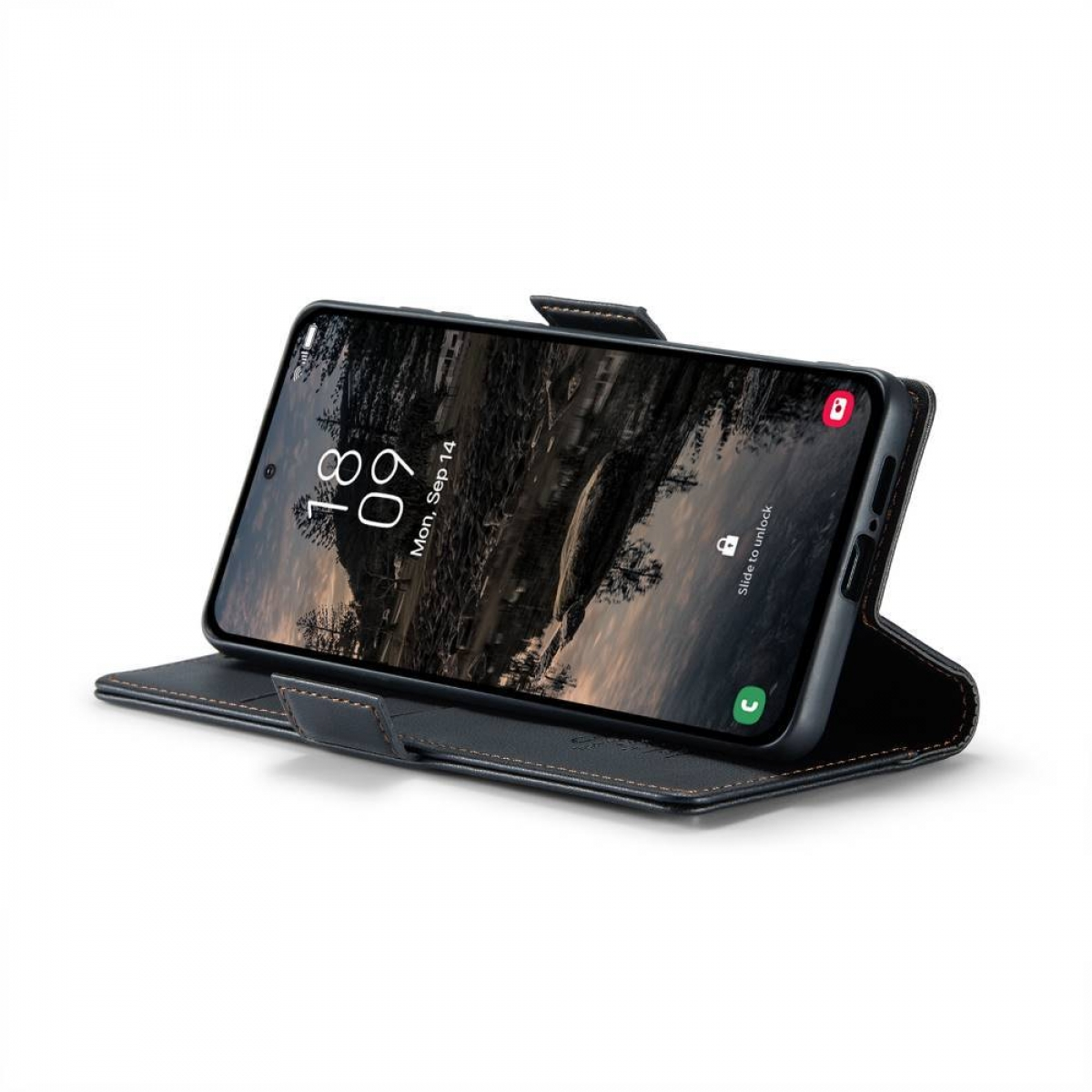 Schwarzes Telefon in einer Lederhülle, offen stehend. Der Bildschirm zeigt ein Landschaftsbild.