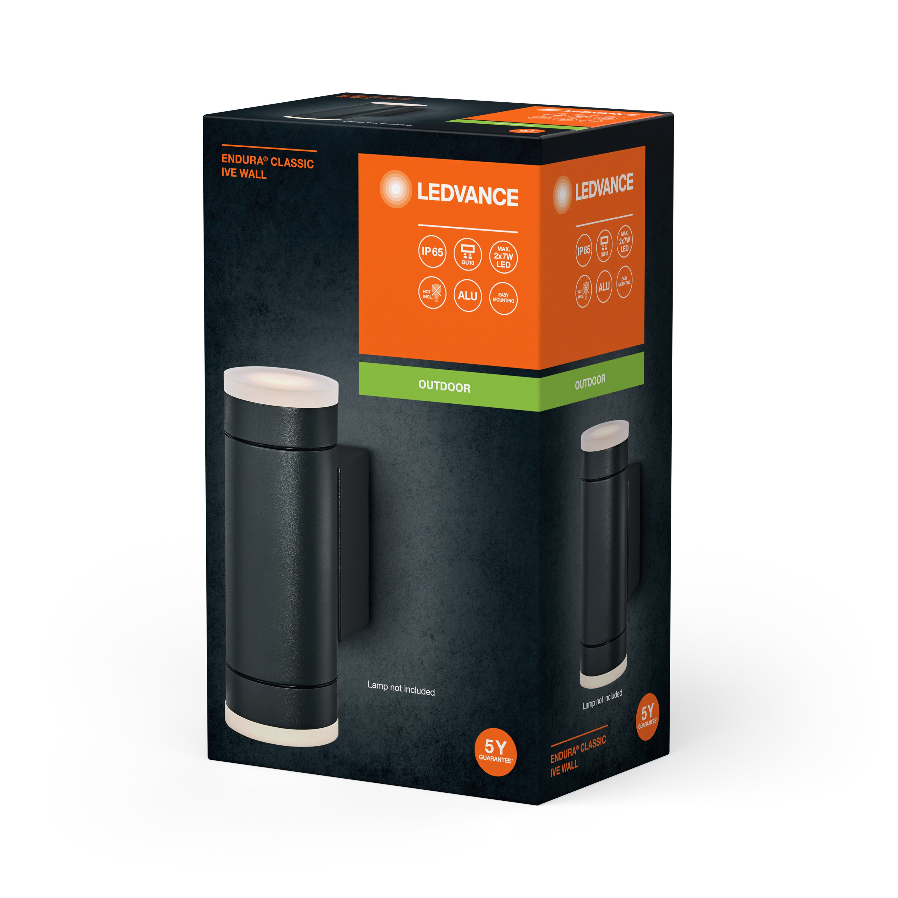 Eine schwarze und orangefarbene LEDVANCE Outdoor-Leuchtenbox mit dunklem Hintergrund und Produktdetails.