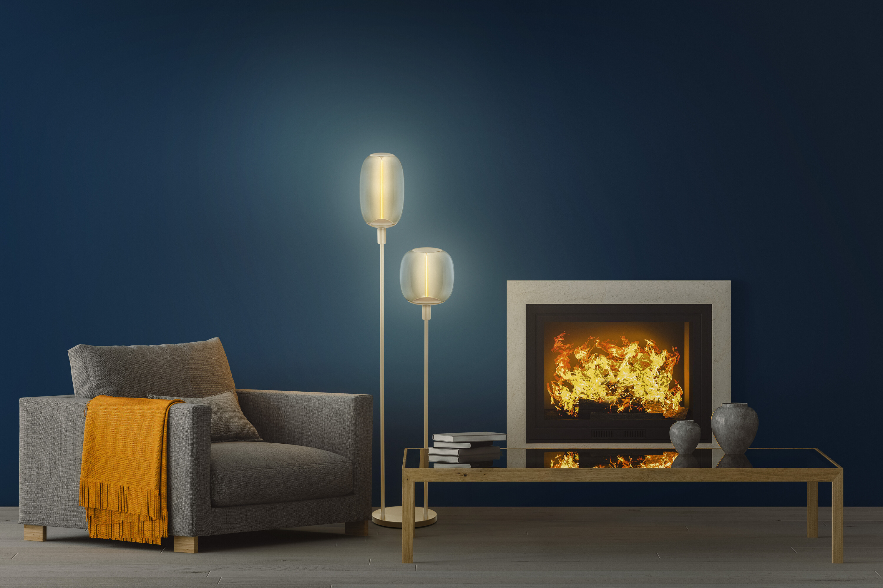 Ein Wohnzimmer mit Kamin, Sessel und zwei Lampen. Eine gelbe Decke liegt über dem Stuhl.