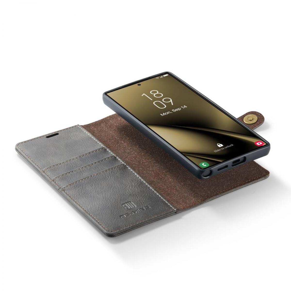 Telefon mit Datum und Uhrzeit auf dem Bildschirm, auf einer Brieftasche platziert.