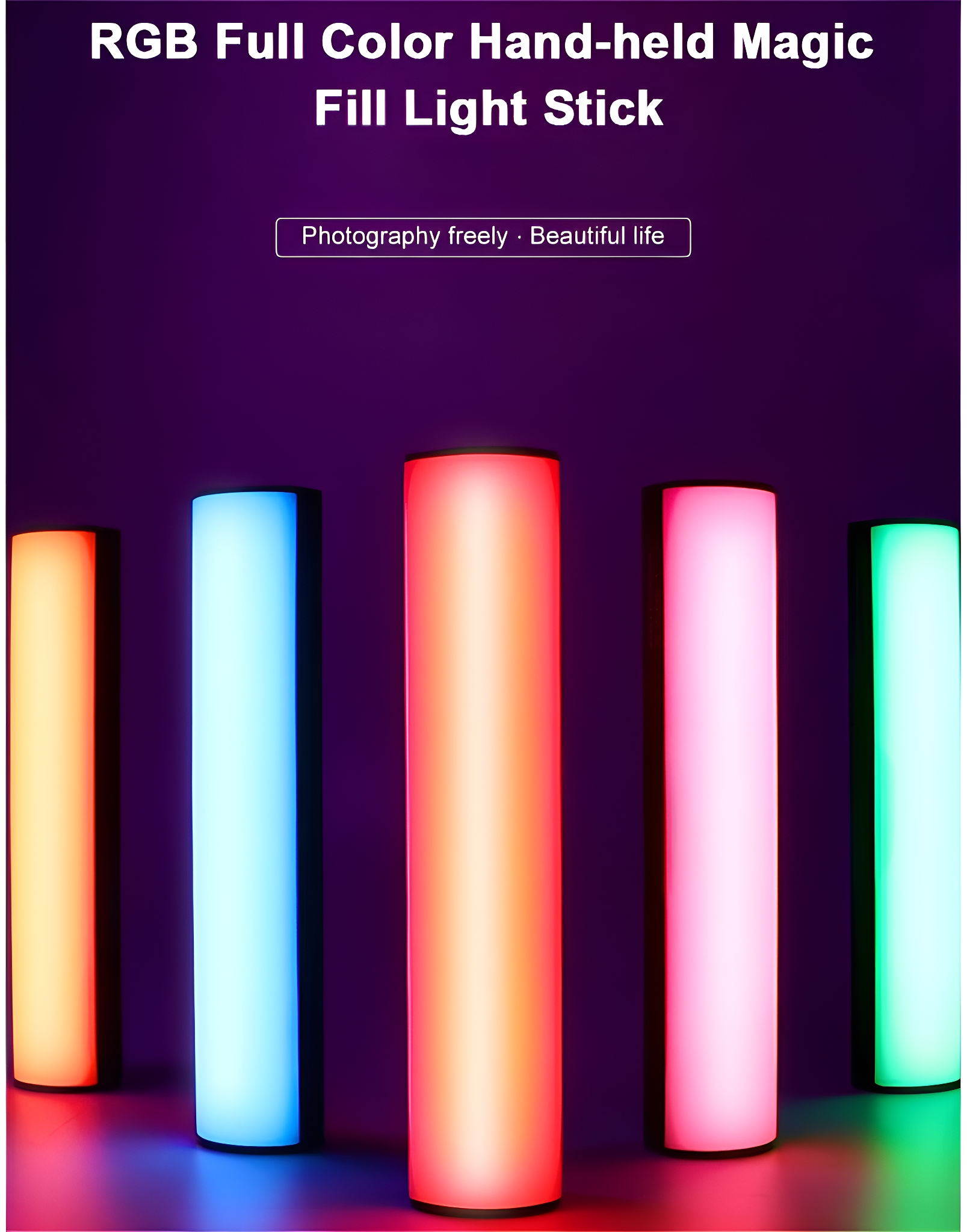 Fünf bunte zylindrische Lichter mit lila Hintergrund. Text: 'RGB Full Color Hand-held Magic Fill Light Stick'.