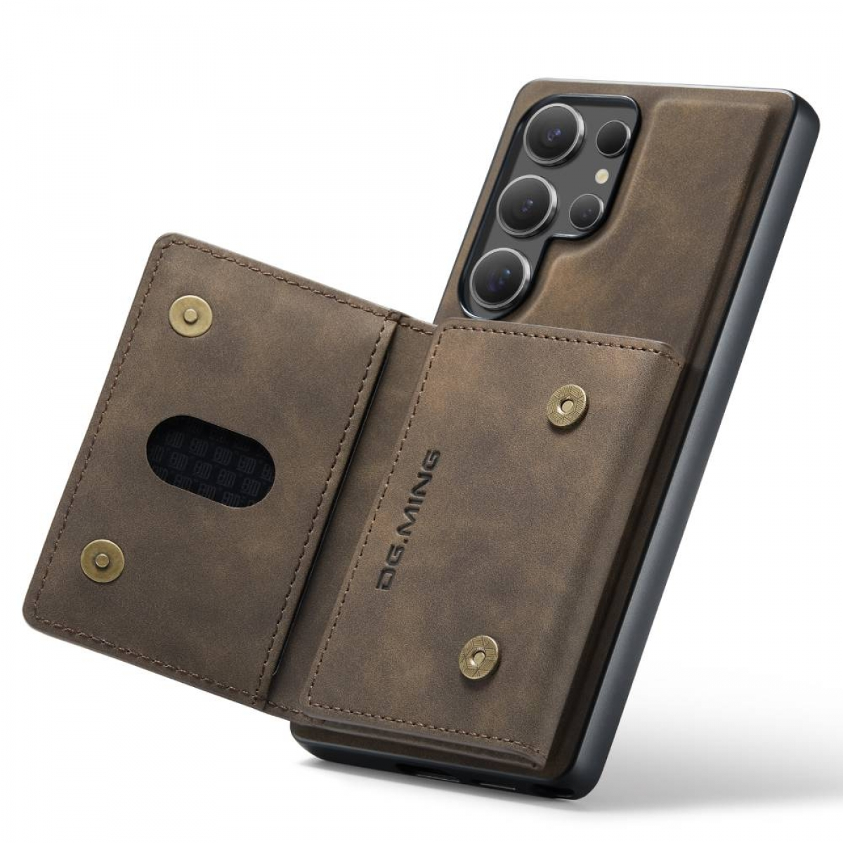 Eine braune Handyhülle mit Telefon, geöffnet, zeigt einen Kartenhalter auf weißer Oberfläche.