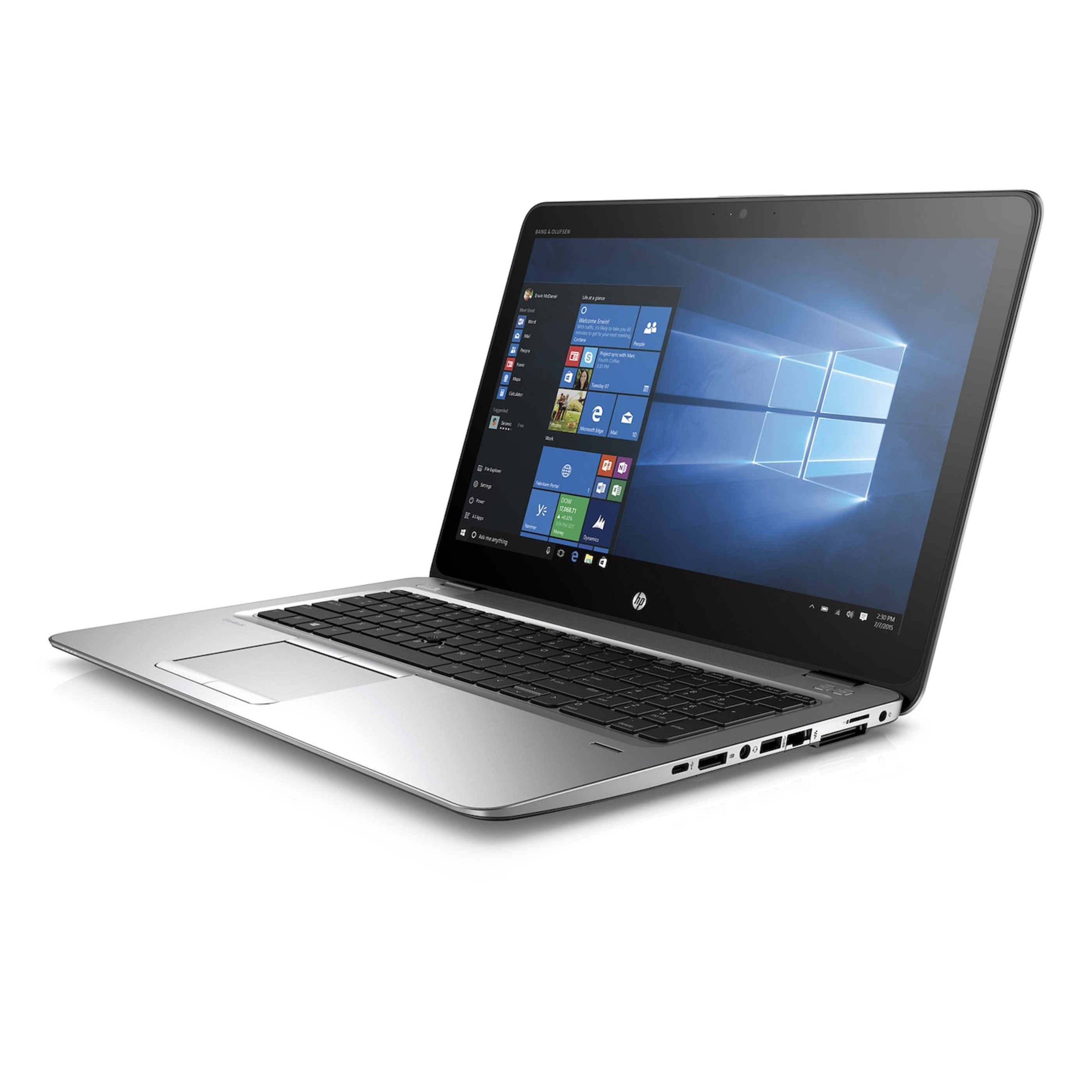 Silberner Laptop auf weißer Oberfläche, Bildschirm zeigt Windows-Oberfläche.