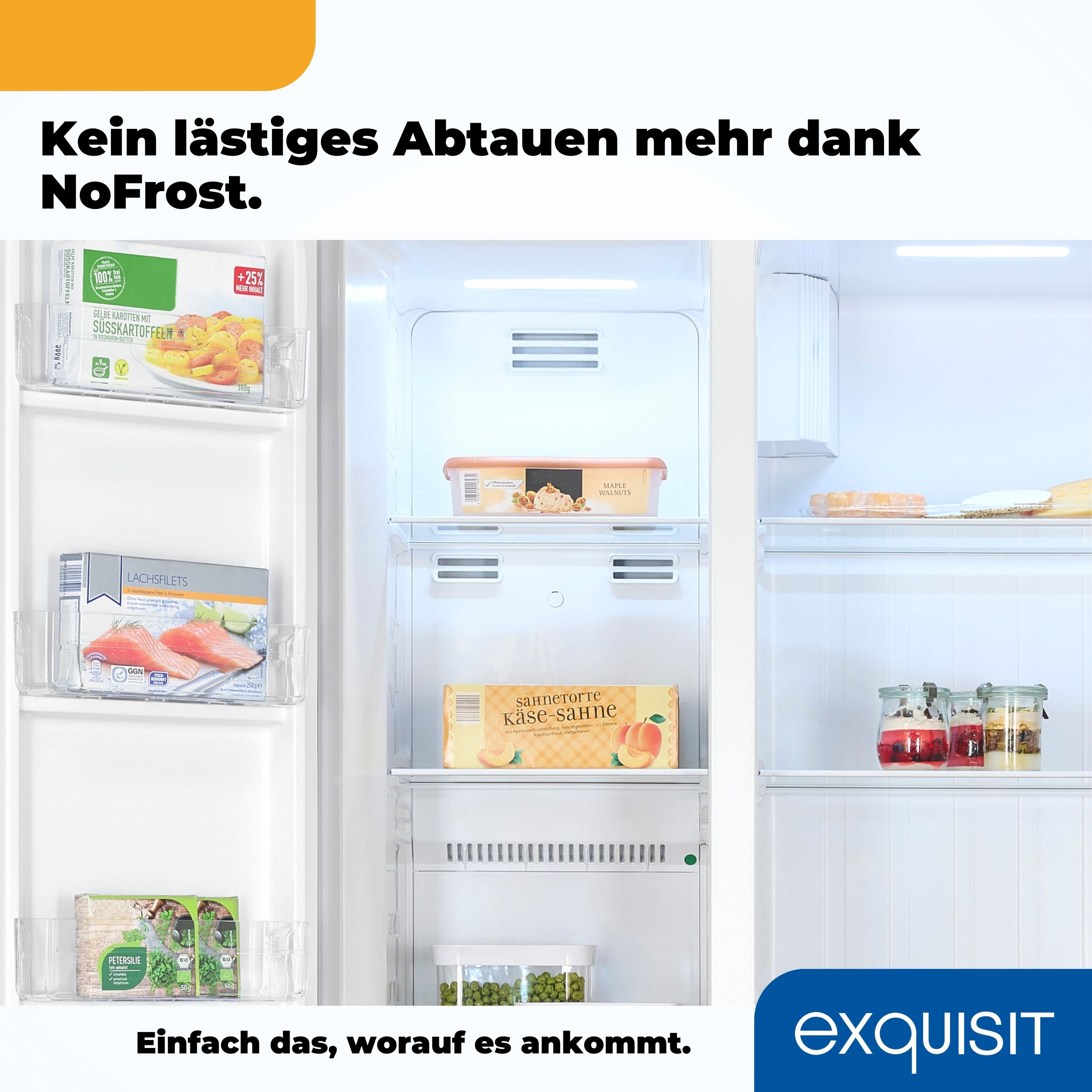 Ein Kühlschrank mit Lebensmitteln darin. Die Regale zeigen verschiedene Lebensmittel. Weißes Interieur.