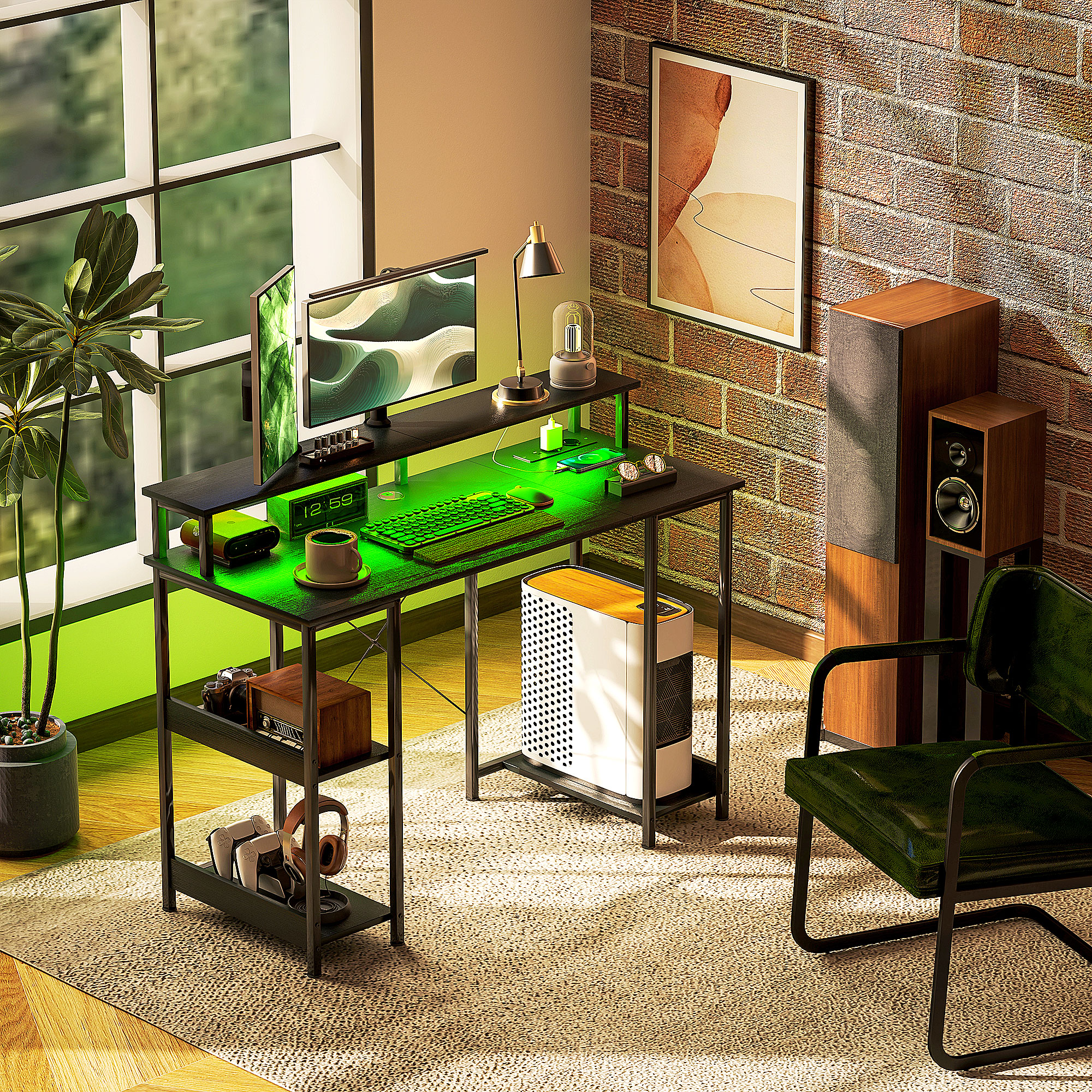 Scrivania nera con monitor, PC e accessori. Luce verde neon e sfondo in mattoni.