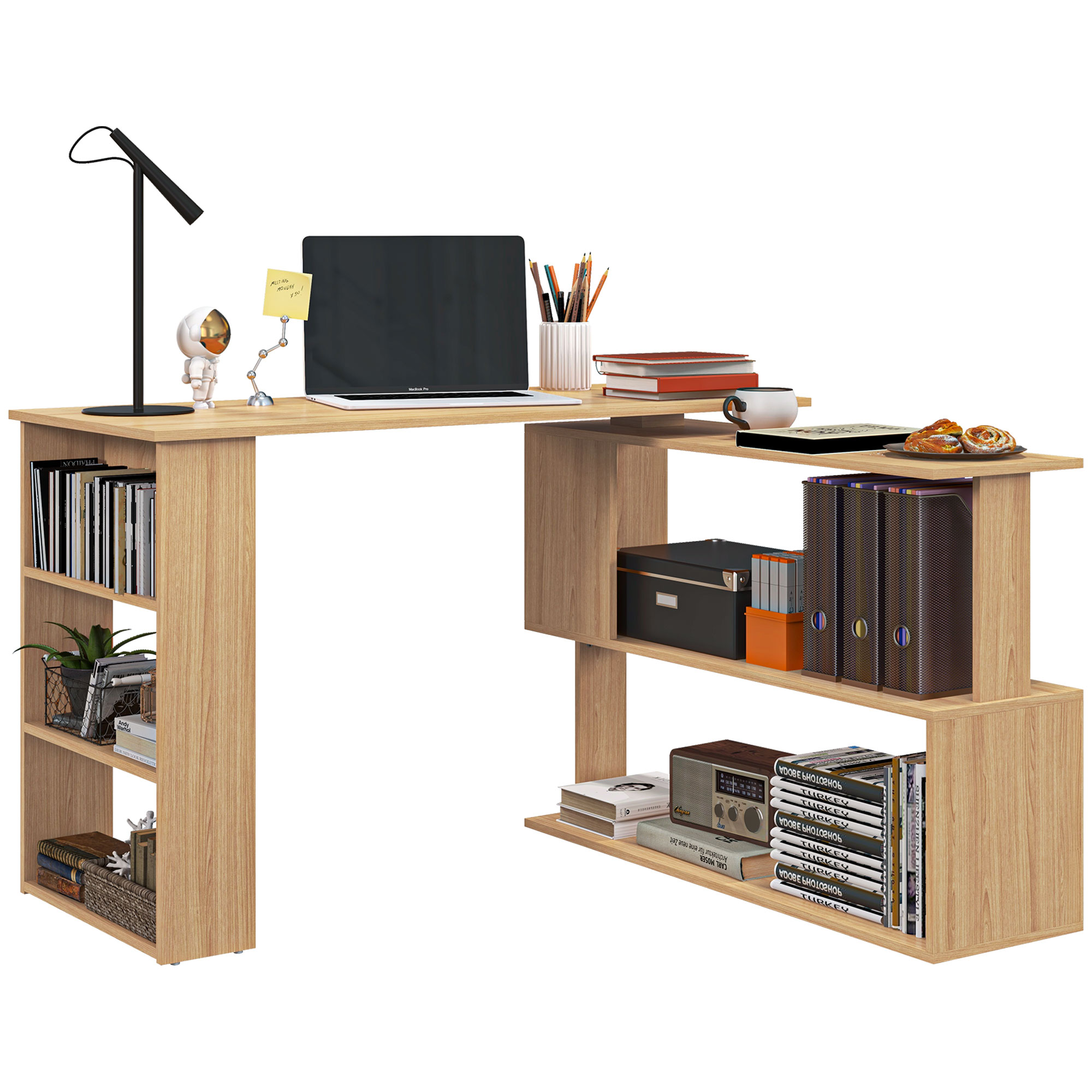 Scrivania a L in legno con laptop, libri e scaffali. Lampade e decorazioni visibili.
