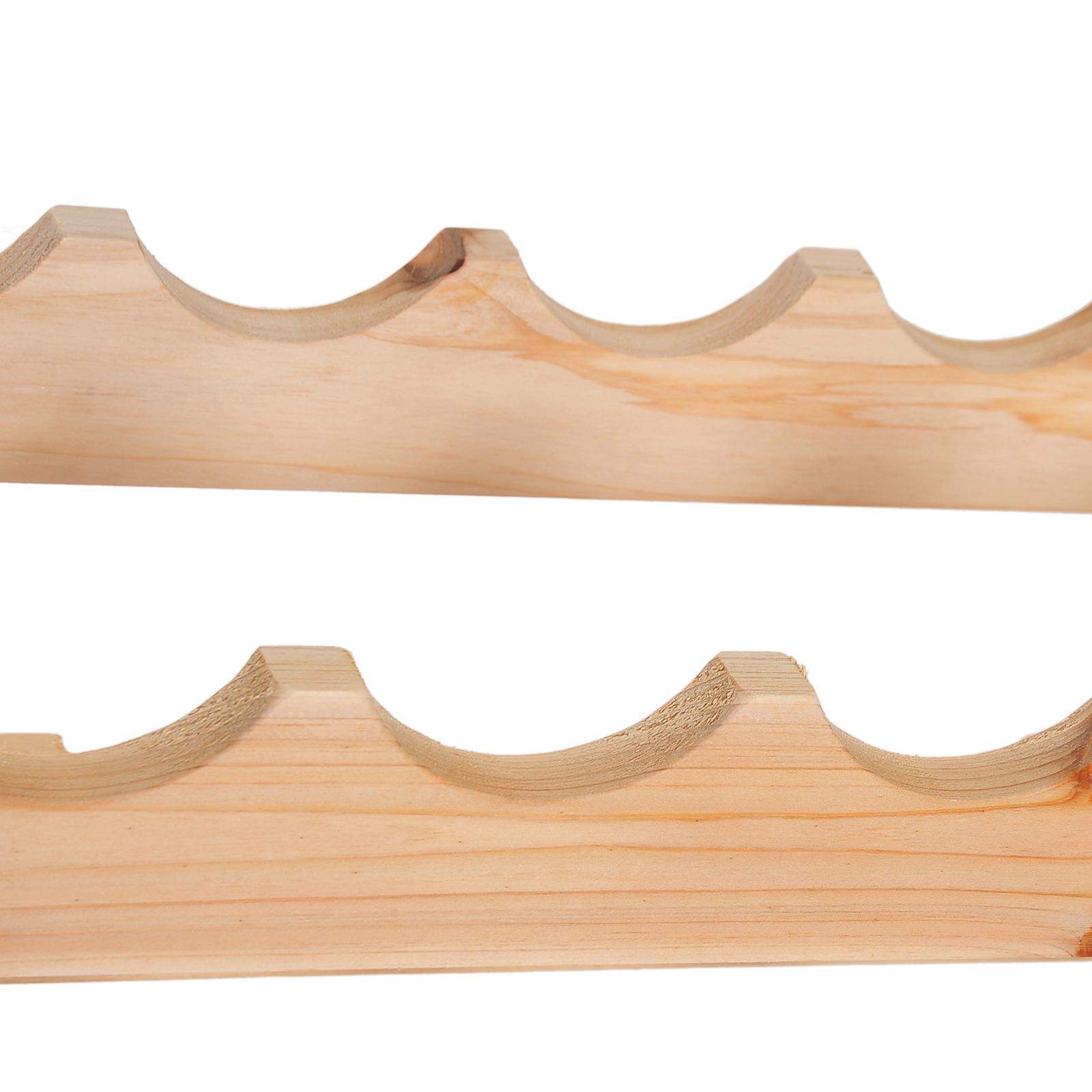 Primo piano di un portabottiglie in legno che mostra le scanalature curve progettate per contenere le bottiglie di vino.