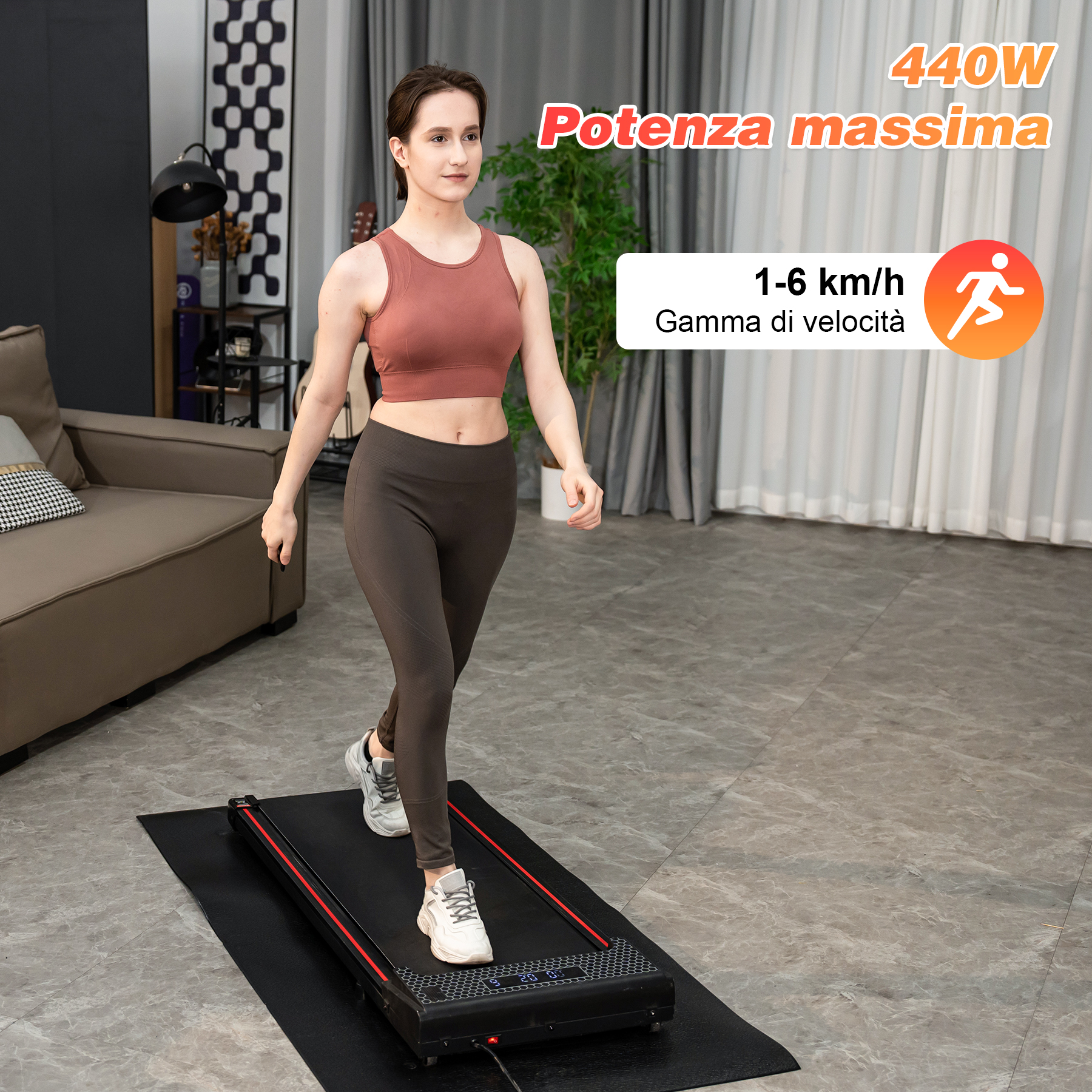 Donna che cammina su un tapis roulant. Il testo indica velocità e potenza.