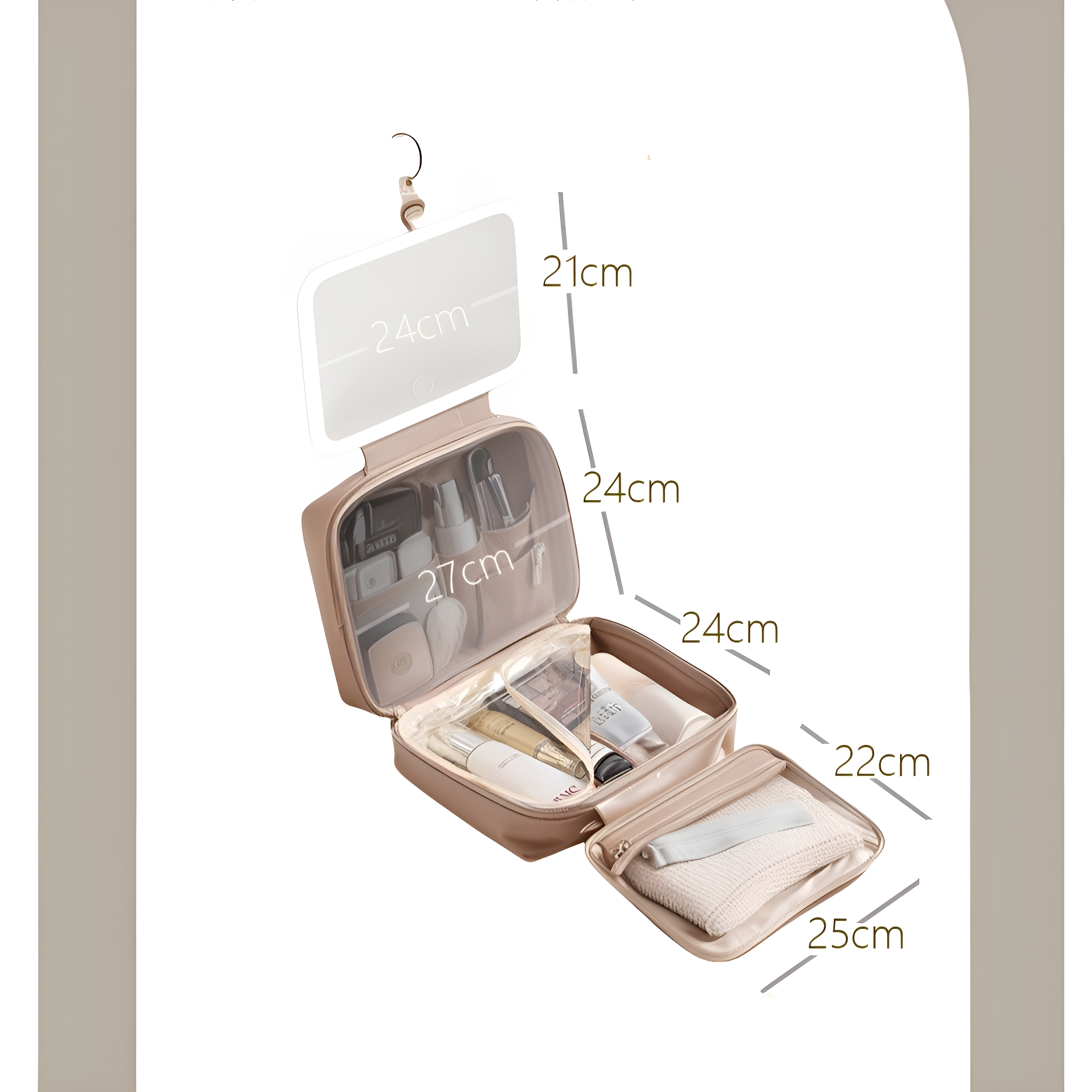 Eine beige, offene Kosmetiktasche mit verschiedenen Artikeln, mit Maßangaben. Maße: 21cm, 24cm, 27cm, 22cm, 25cm, 24cm.