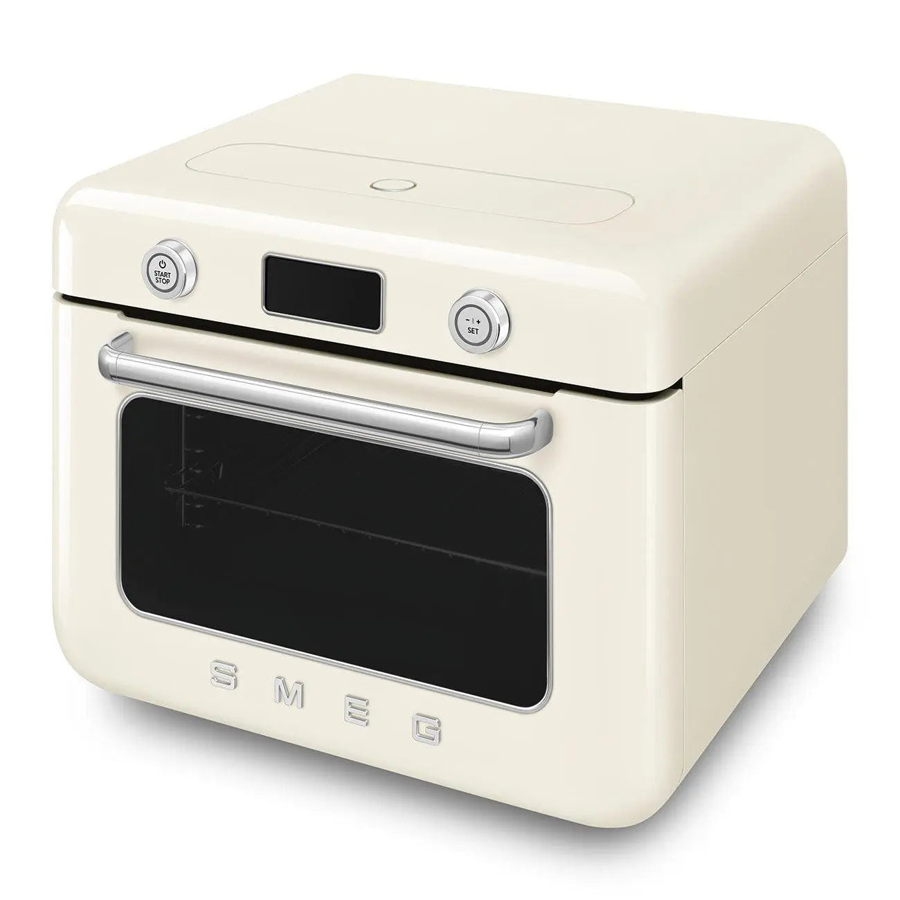 Un four SMEG de style rétro couleur crème avec une porte noire et une poignée chromée.