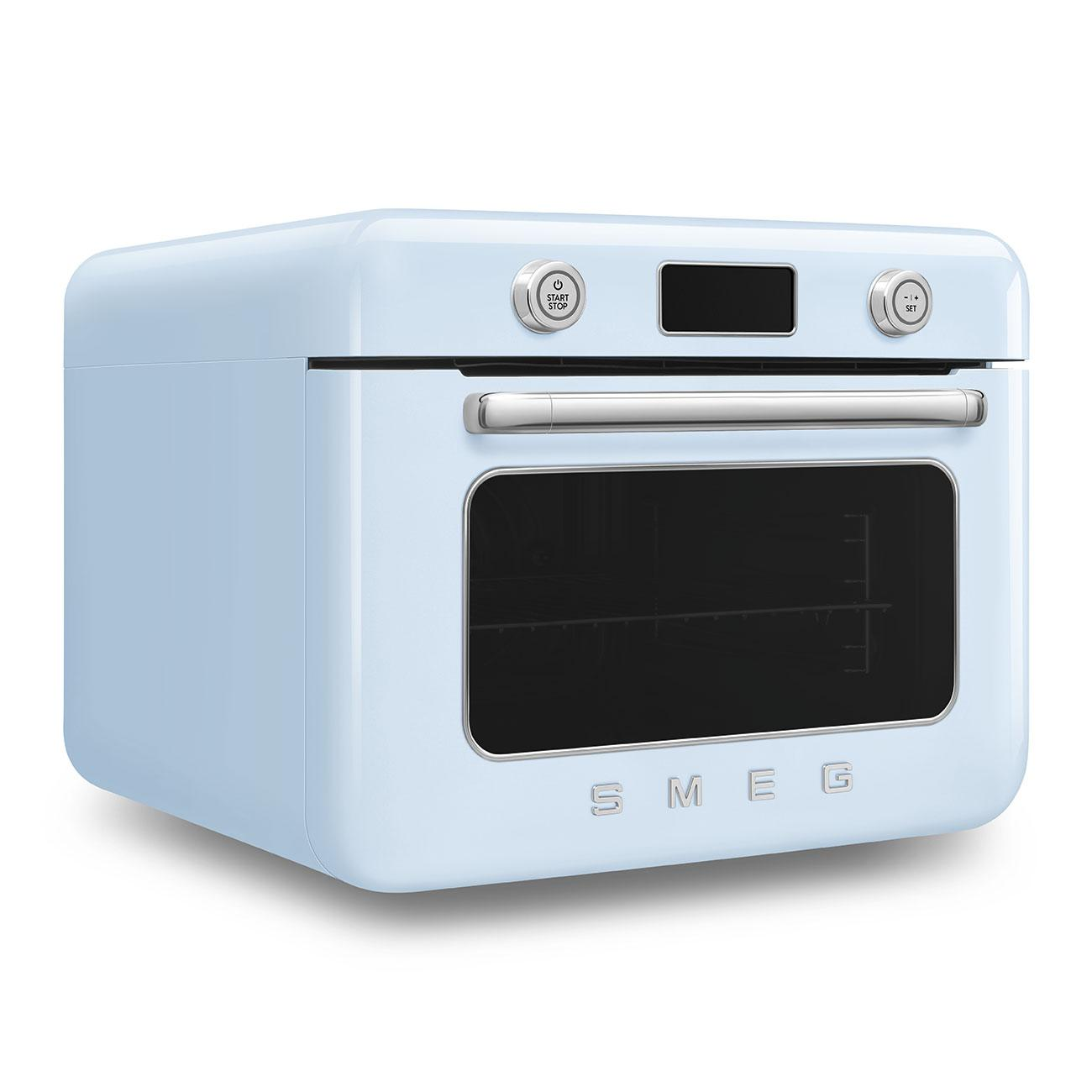 Four SMEG bleu clair avec porte noire et panneau de contrôle.