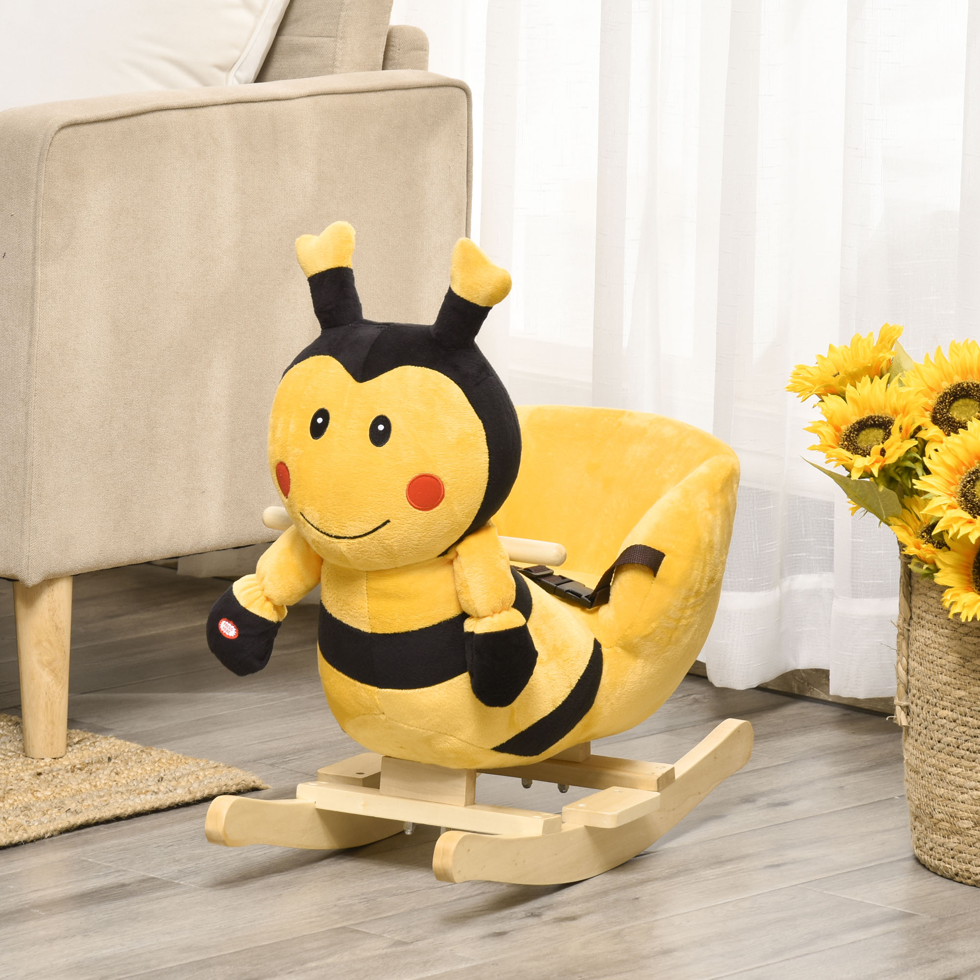 Giocattolo a dondolo a forma di ape gialla e nera su dondoli di legno. Un bouquet di girasoli.