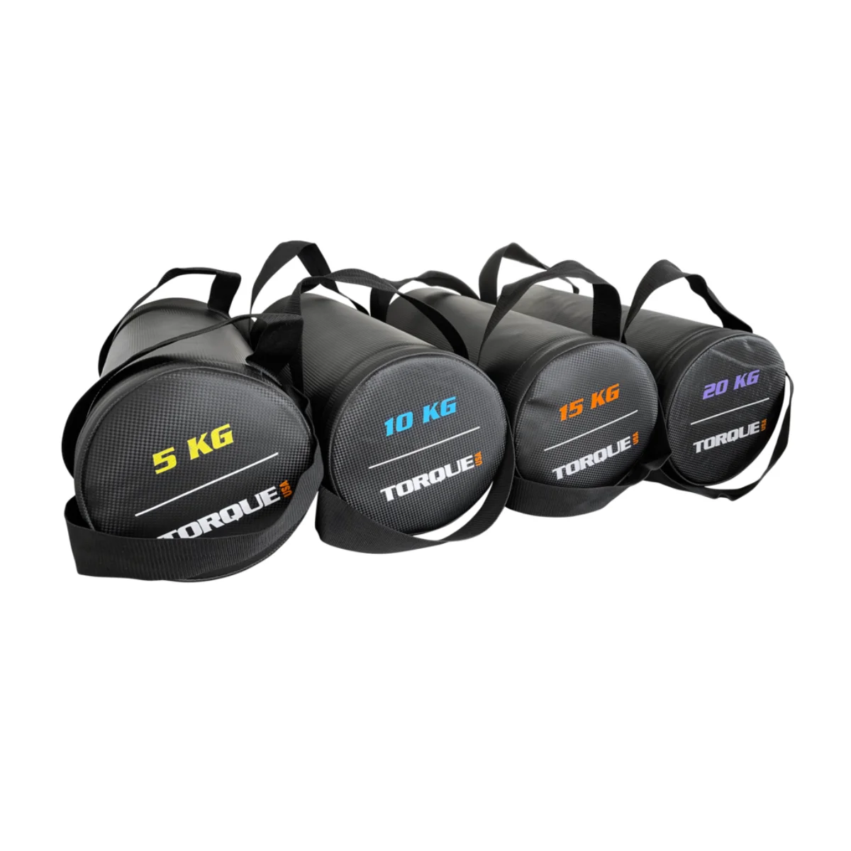 Quatre sacs de poids cylindriques noirs avec étiquettes de poids colorées. Fond blanc.