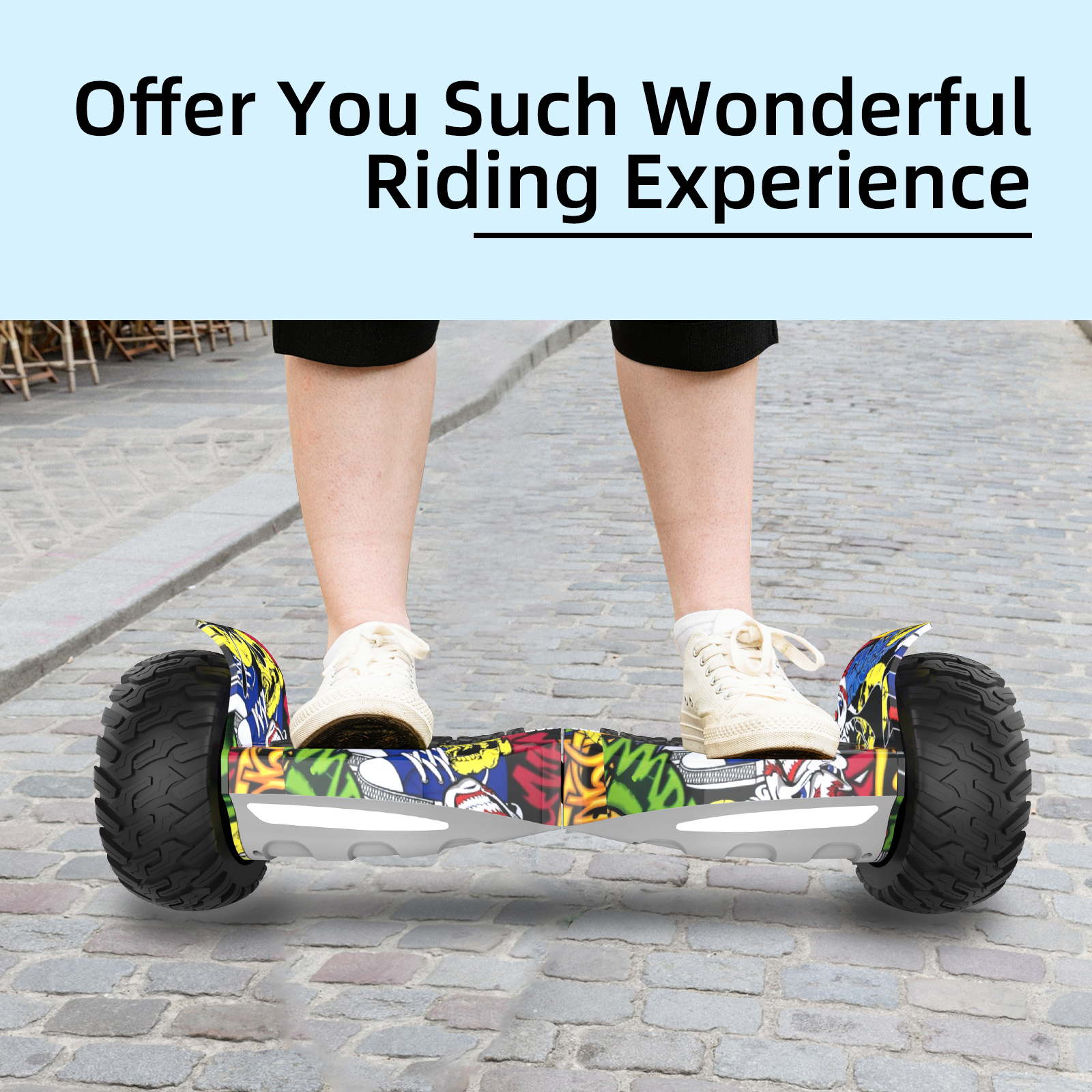 Una persona de pie sobre un hoverboard colorido. El hoverboard tiene un diseño colorido, la persona usa zapatillas.