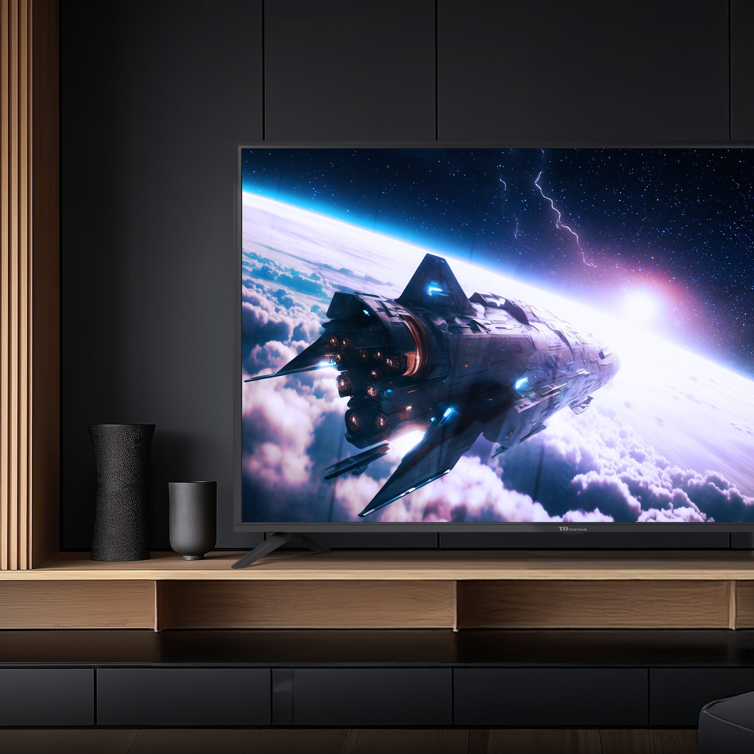 Televisor moderno mostrando una nave espacial en el espacio. Mueble negro con detalles de madera.