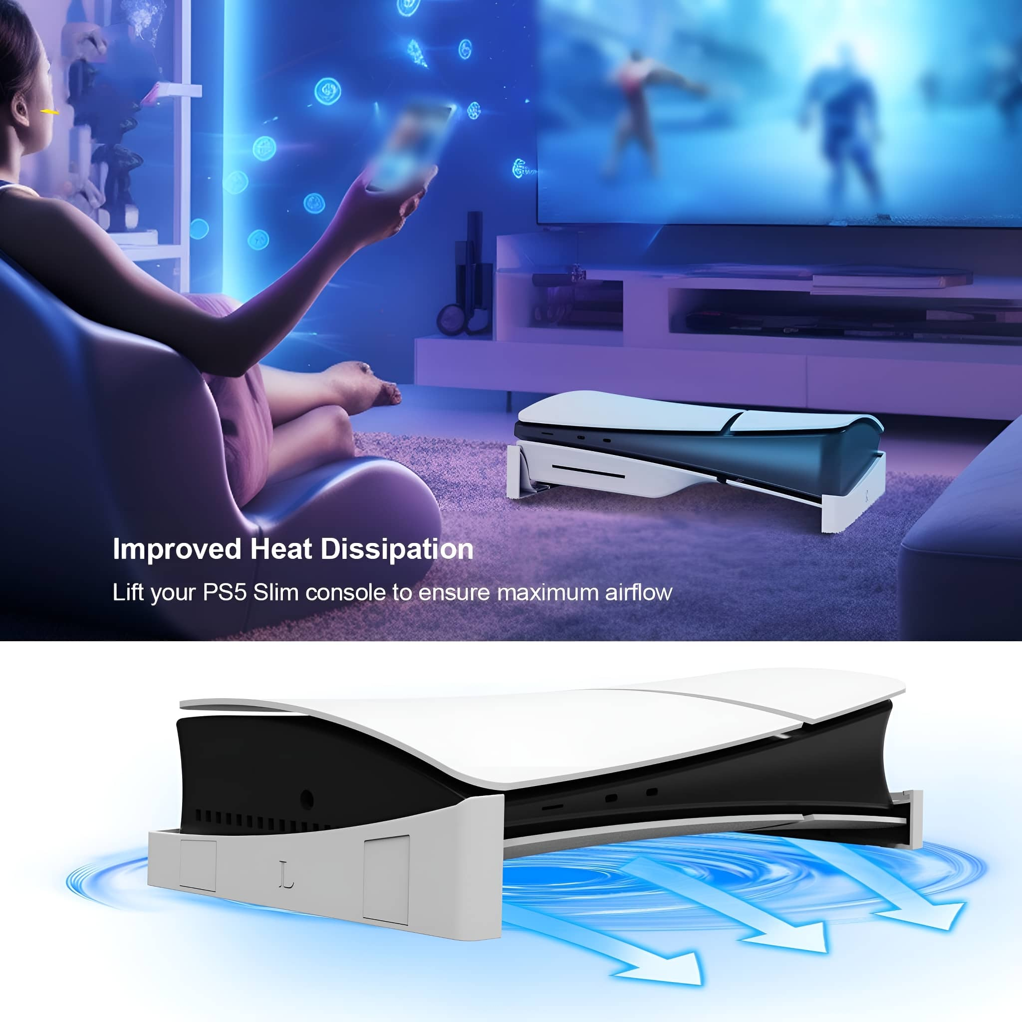 Frau hält Tablet in Raum mit Fernseher und PS5-Konsolenständer.