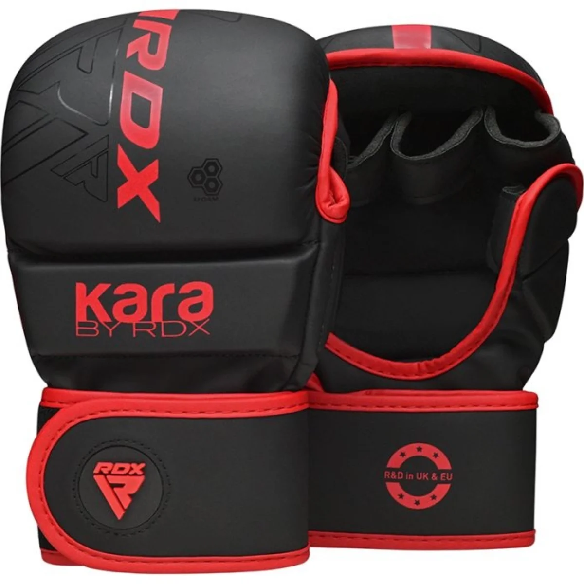 Une paire de gants de MMA noirs et rouges avec la marque 'RDX' et 'kara BY RDX'.
