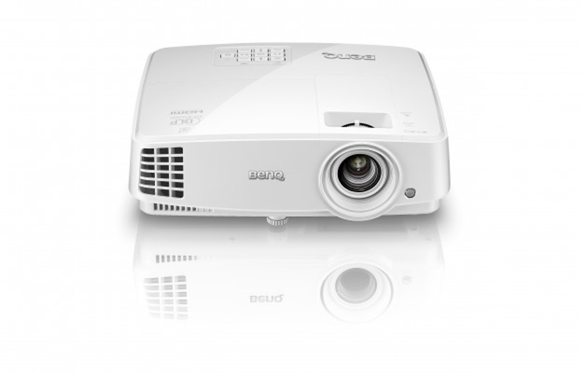 Proiettore BenQ bianco con lente, pulsanti e superficie riflettente sottostante.