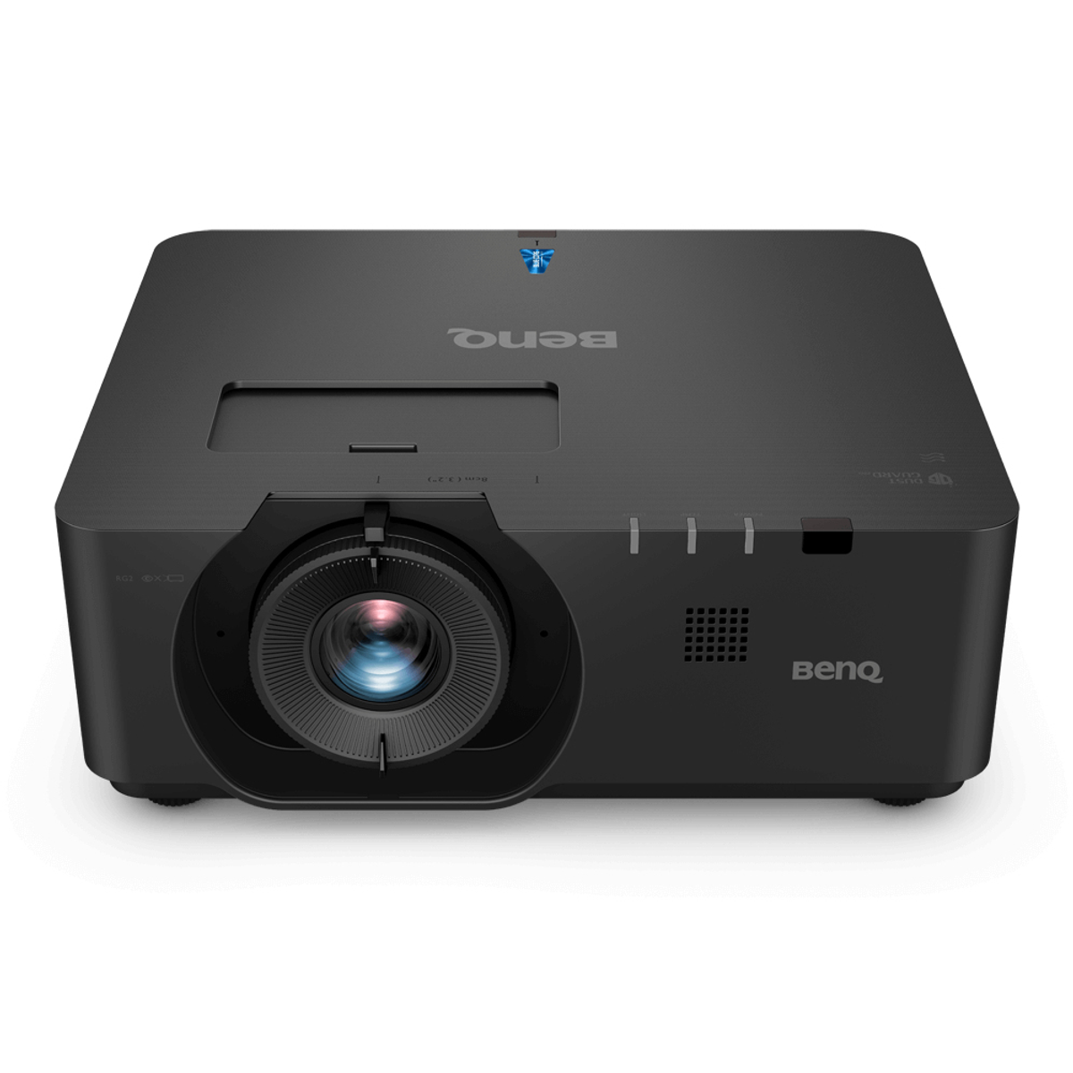 Proiettore BenQ nero con lente, pulsanti e logo BenQ. Sfondo bianco.