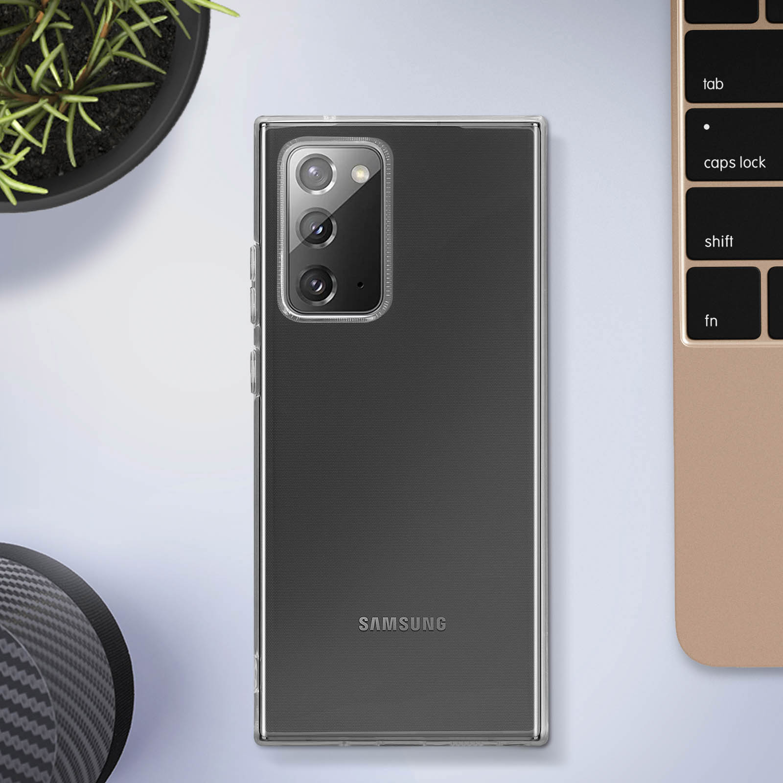 Custodia per telefono Samsung su una scrivania, con tastiera sullo sfondo.