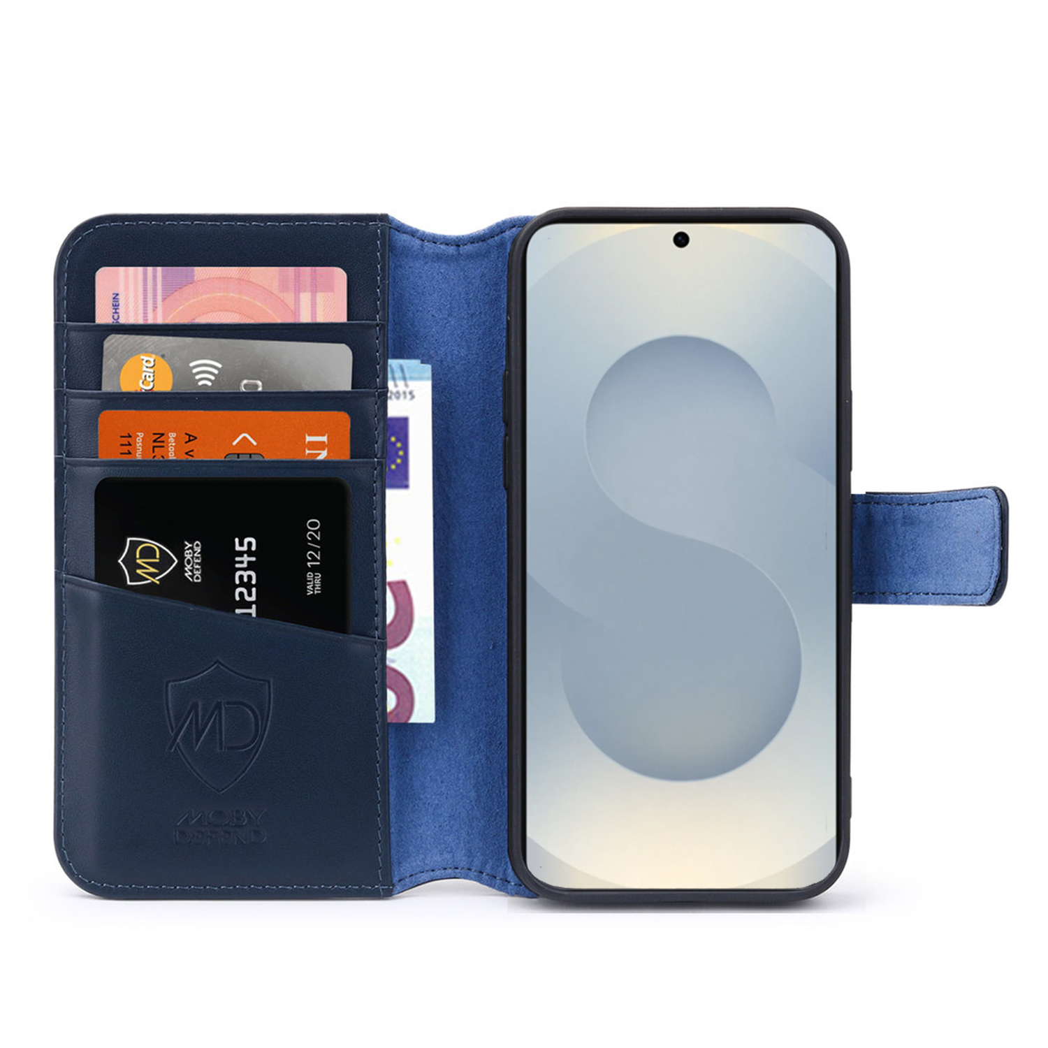 Blauwe leren telefoonhoes open, met kaarten en geld. Telefoon erin. Marineblauw interieur.